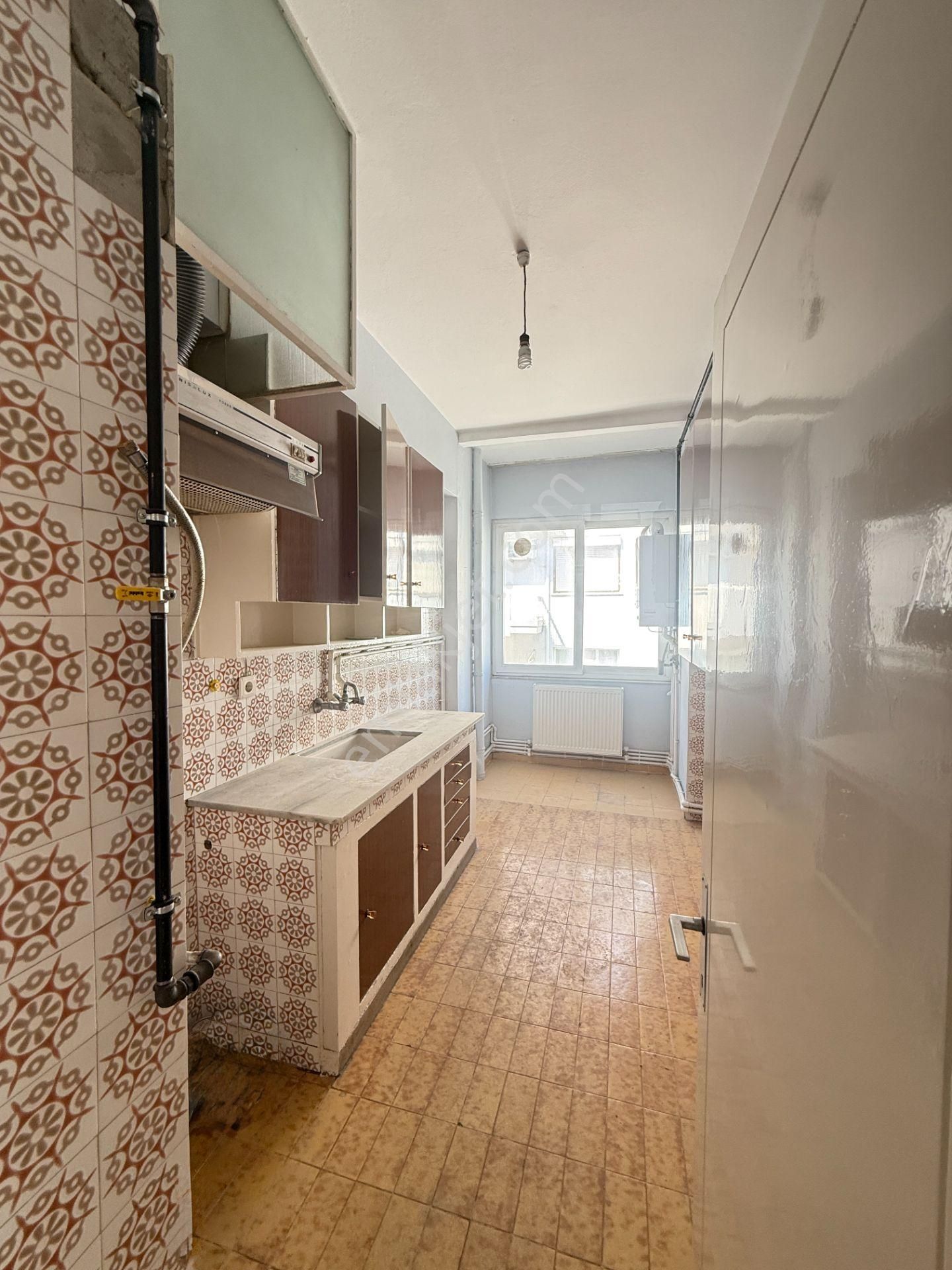 Söke Aydın Cad. Satılık Geniş 3+1 - Görsel 5