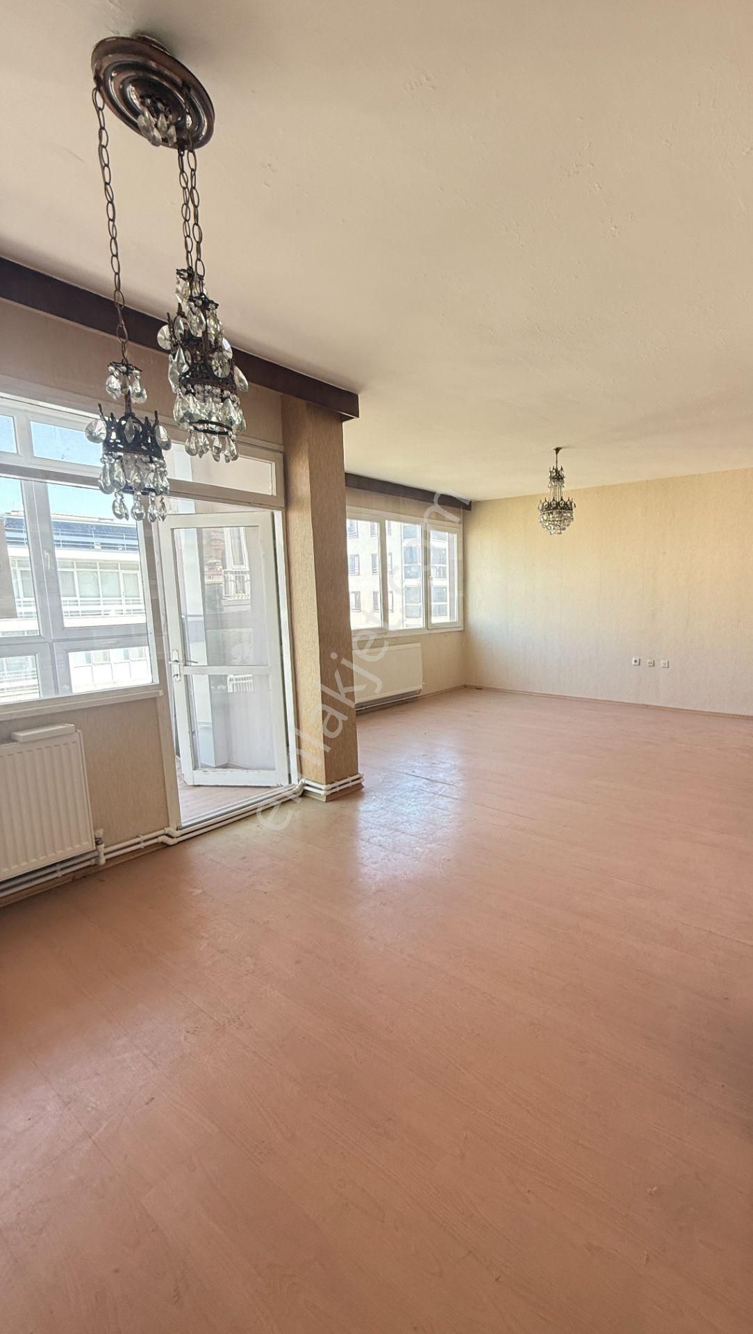 Söke Aydın Cad. Satılık Geniş 3+1 - Görsel 4