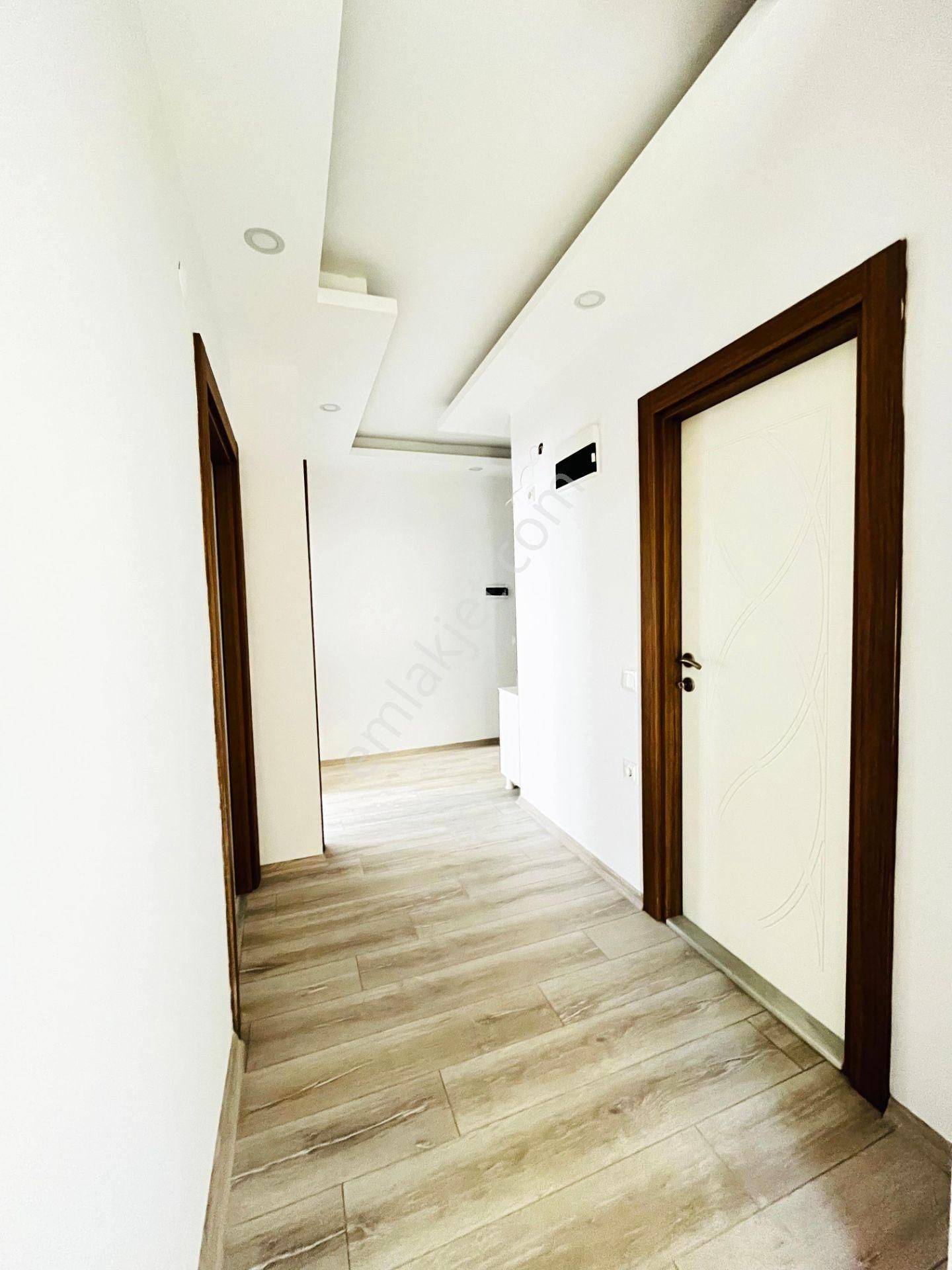 Ulaşım Sorunu Olmayan 2 Yıllık Sıfır Ayarında Asansörlü 2+1 Satılık Daire - Görsel 26