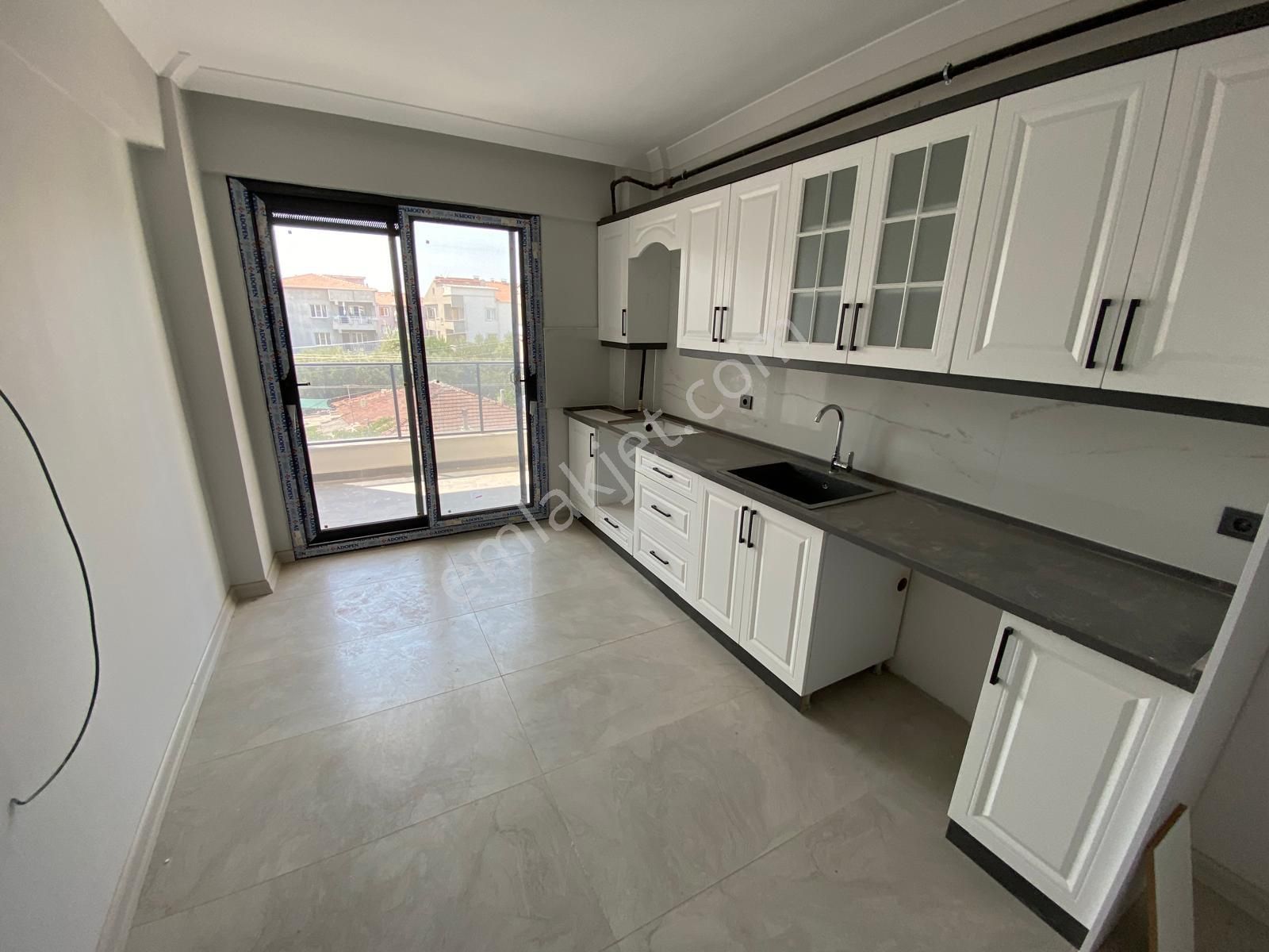 Akhisar Efem Gayrimenkulden Hürriyette Satılık 3+1 Daire!!!