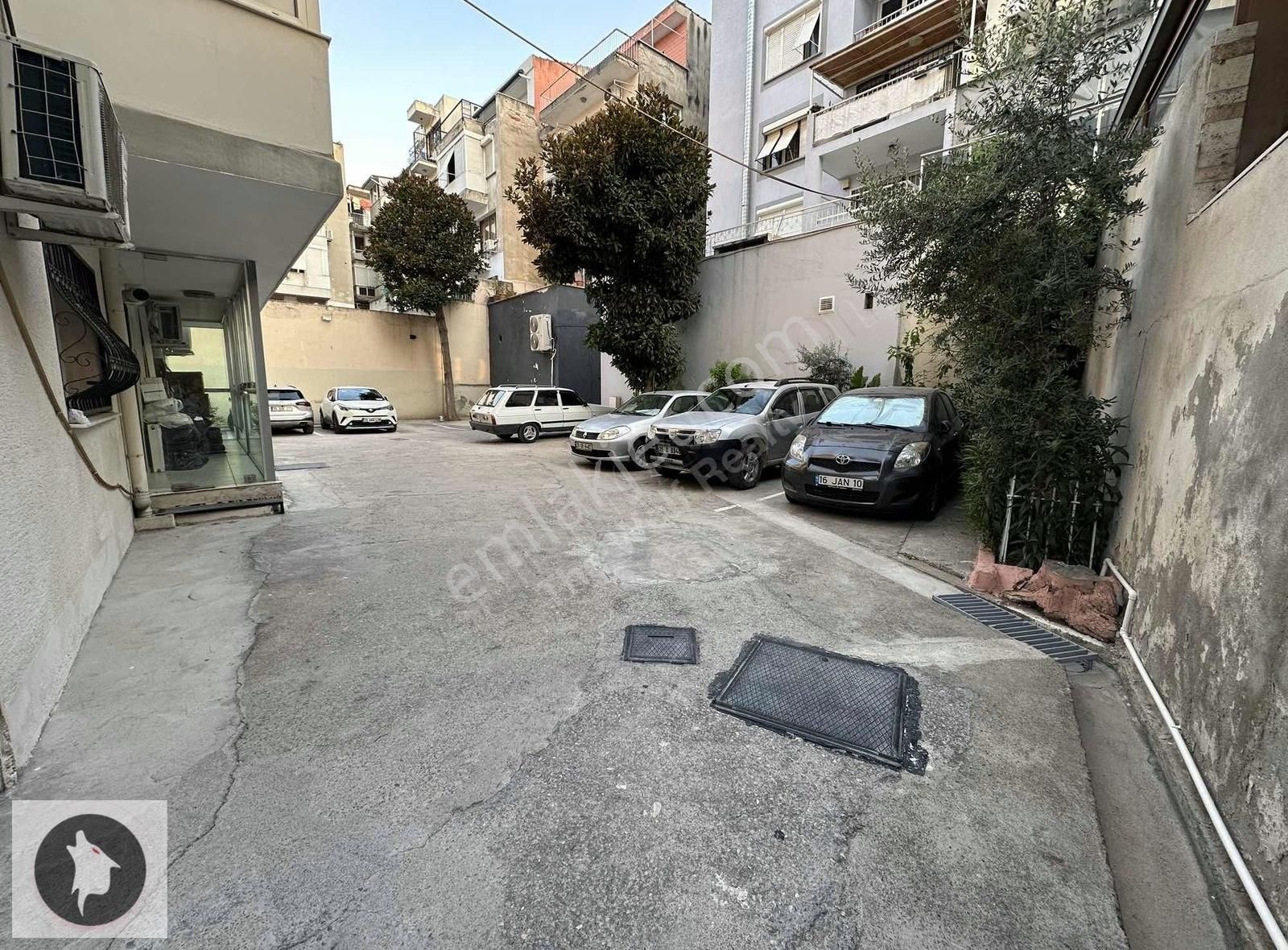 Karşıyaka'nın Kalbinde 3+1 Fırsat Daire - Görsel 15