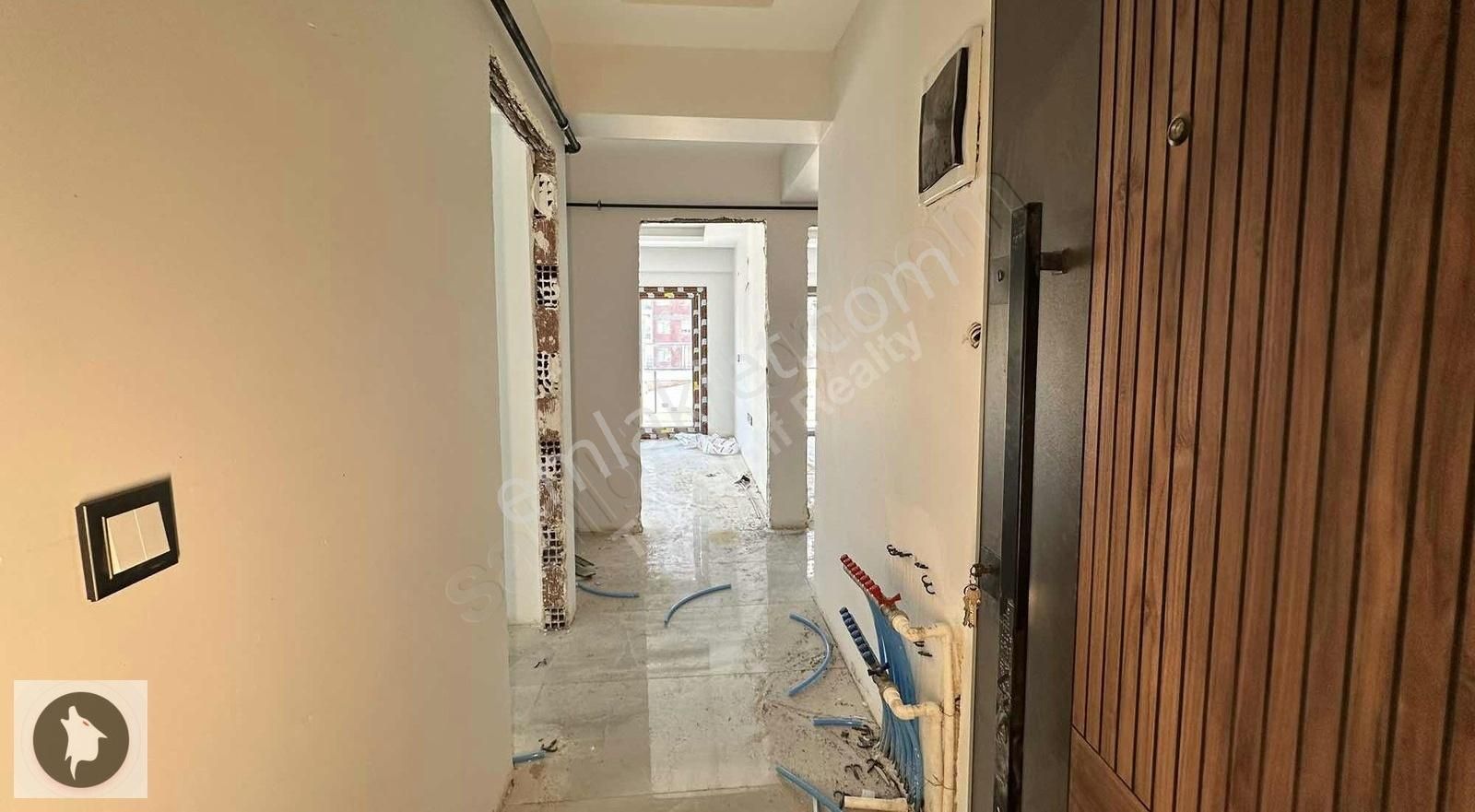 Menemen Gazi Mahallesi Havuzlu Sitede Satılık Yeni 2+1 Daire