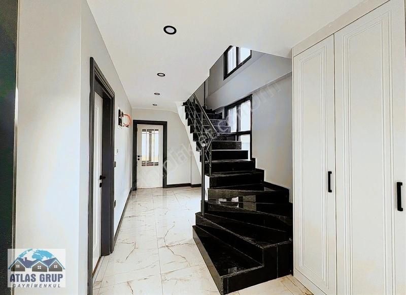 Beylikdüzü Gürpınar Da Emsallerinin Altında Fiyata 5+2 Villa - Görsel 12