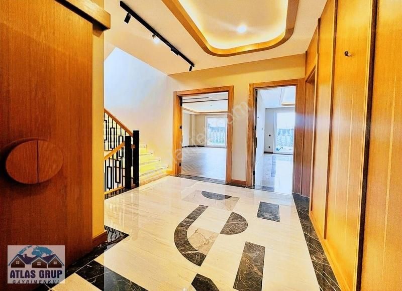 Büyükçekmece Güzelce De Deniz Manzaralı Özel Tasarım 5+1 Villa - Görsel 8