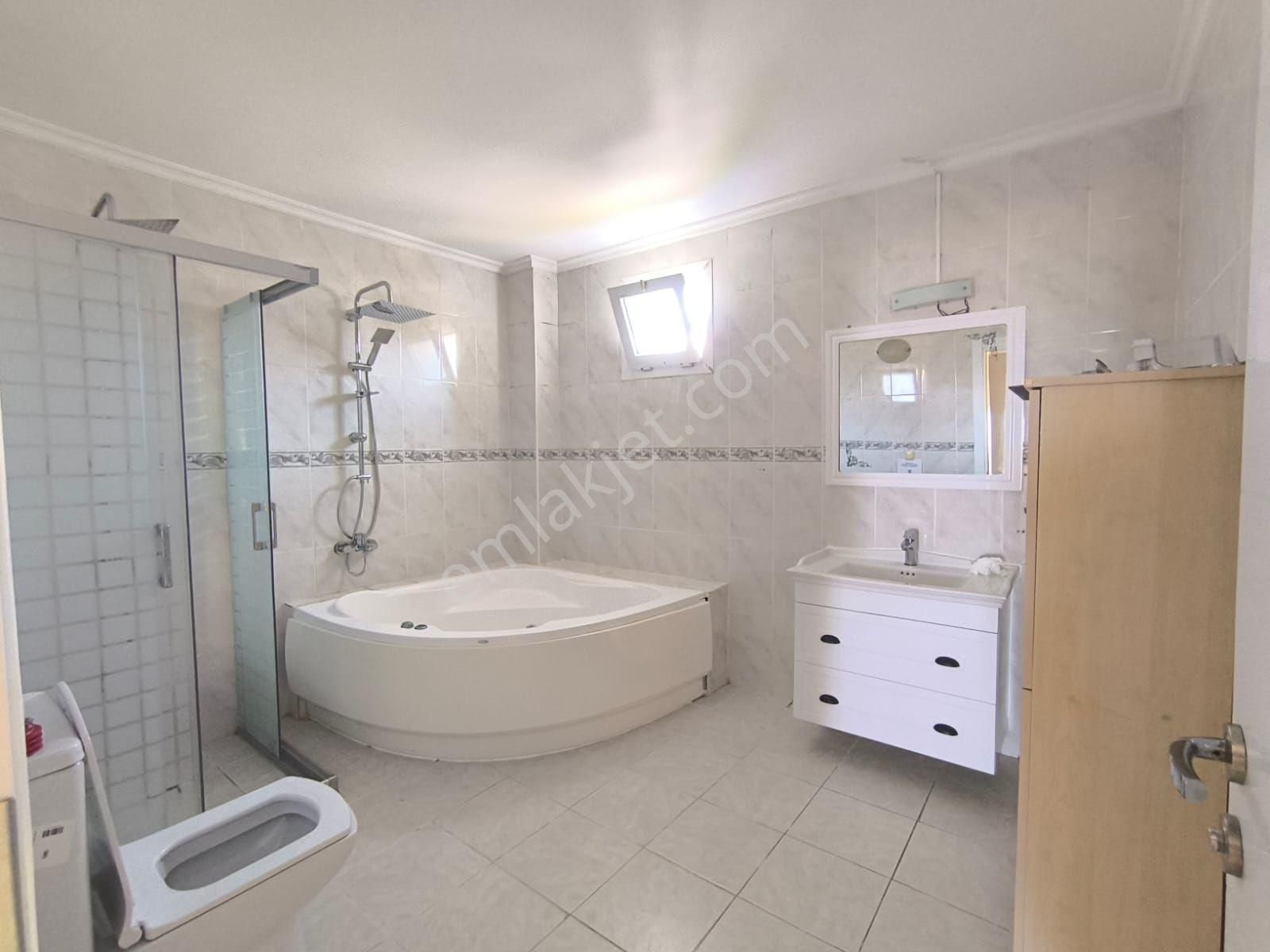 Kuşadası Kadınlar Denizinde Tek Müstakil Özel Havuzlu 6+2 Satılık Villa - Görsel 21