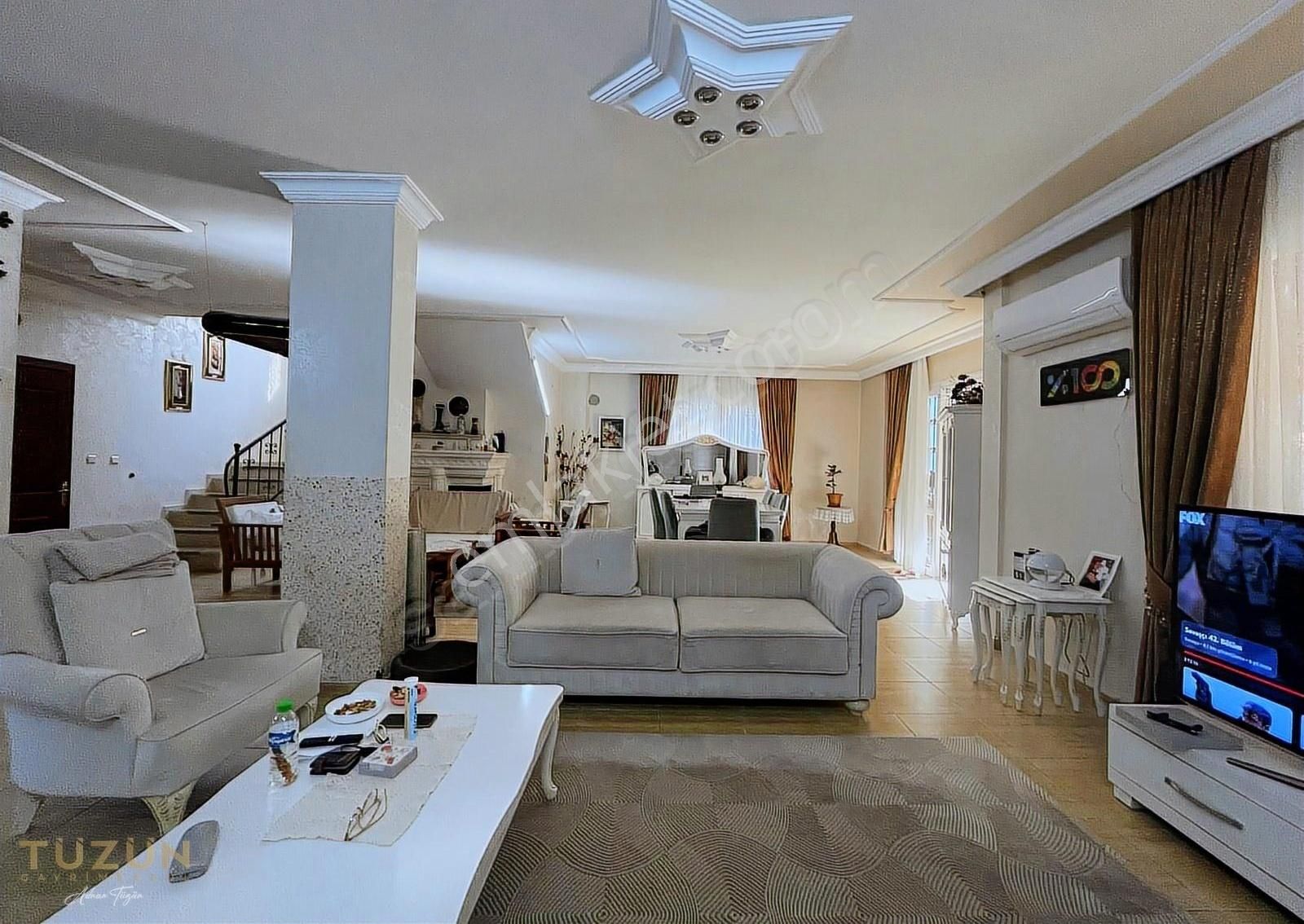 Tüzün'den Kuyuluk'ta Site İçerisinde 4+1 Satılık Tripleks Villa