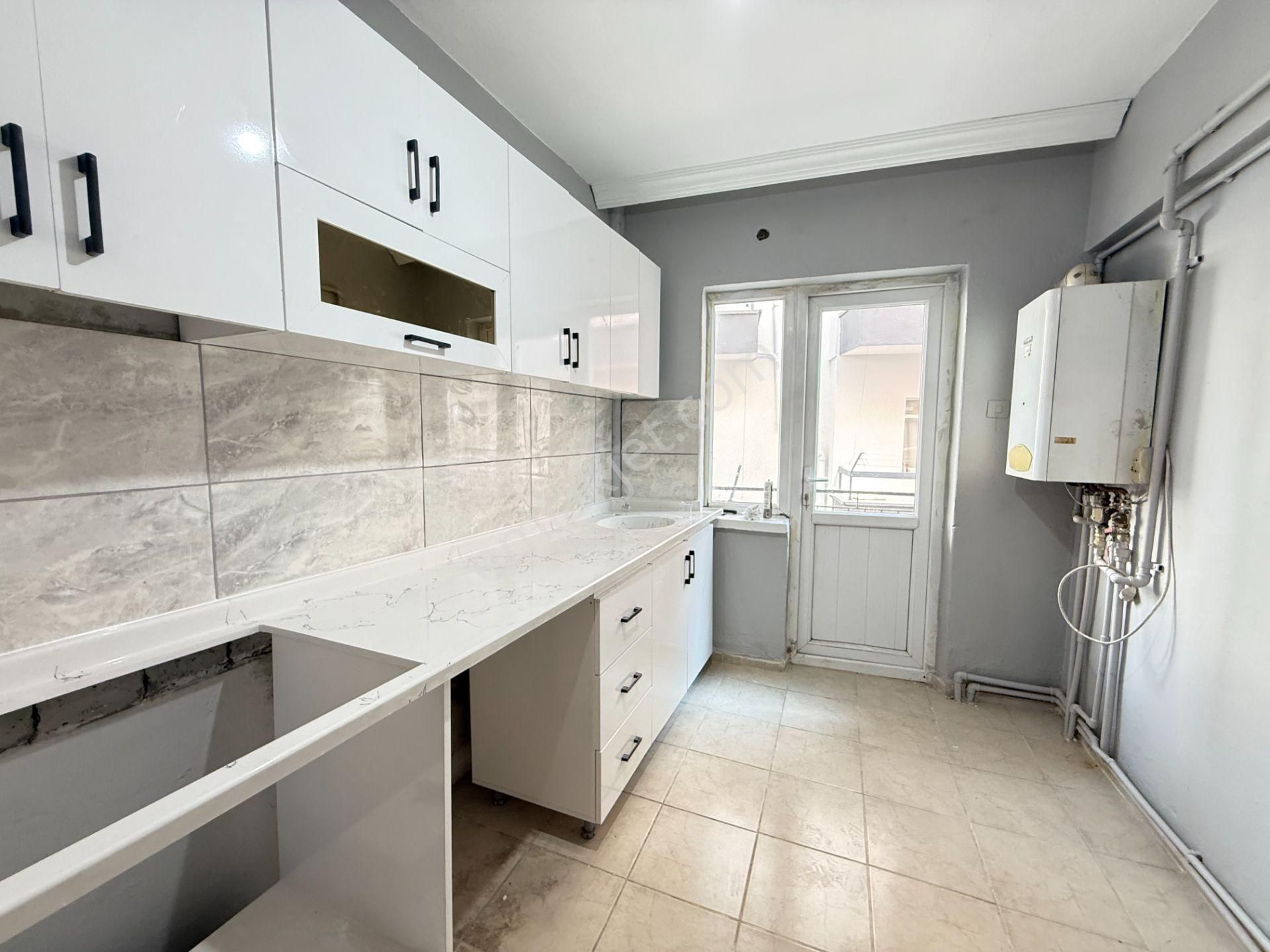 Bağcı Caddesi Üstün'de Yüksek Giriş Kat Konumun'da 3+1 Masrafsız