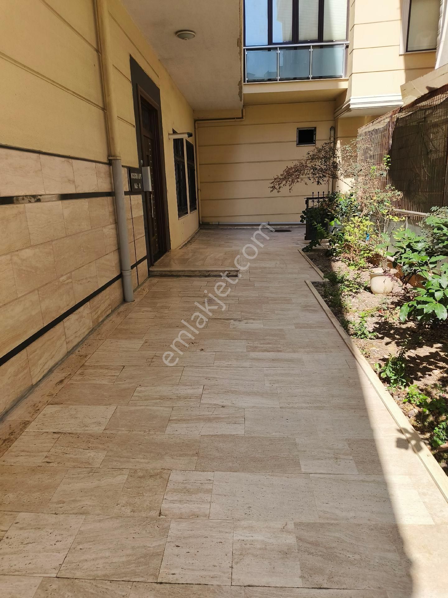 Güneyden Metroya Yakın 2+1.90m2 Oto Parklı Çift Balkonlu Daire - Görsel 9