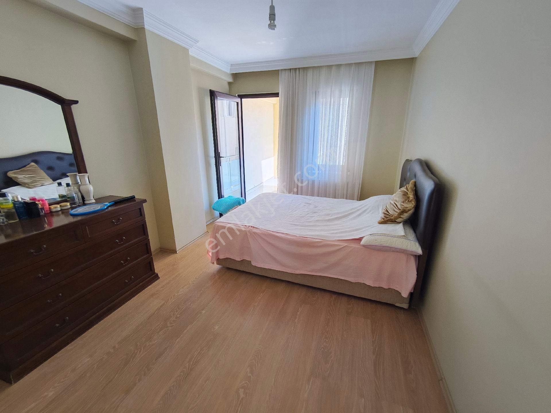 Güneyden Metroya Yakın 2+1.90m2 Oto Parklı Çift Balkonlu Daire - Görsel 3