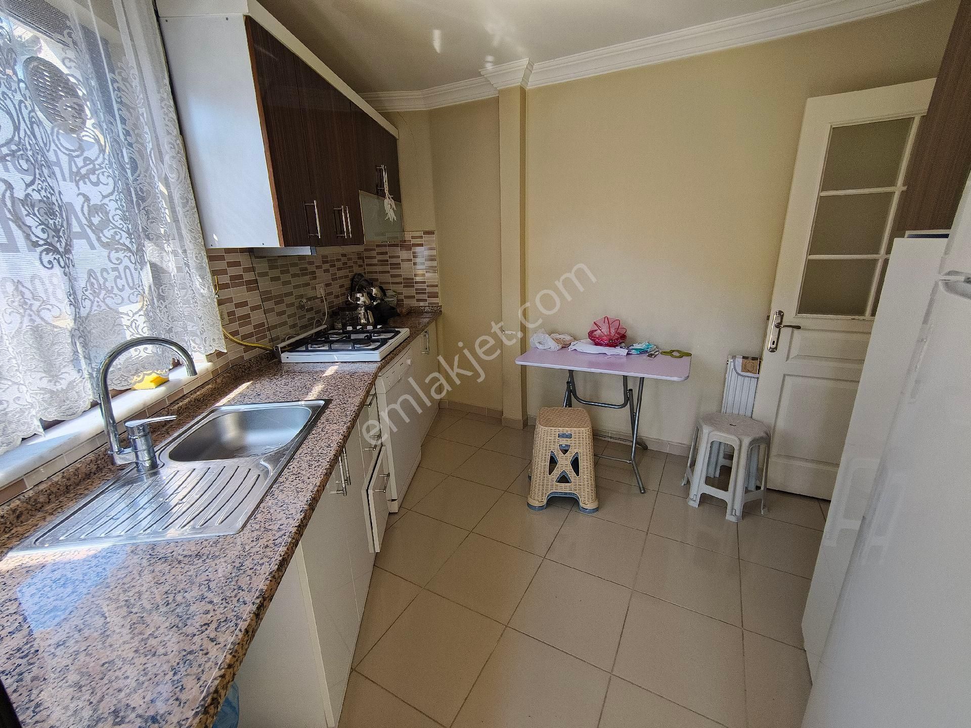 Güneyden Metroya Yakın 2+1.90m2 Oto Parklı Çift Balkonlu Daire - Görsel 12