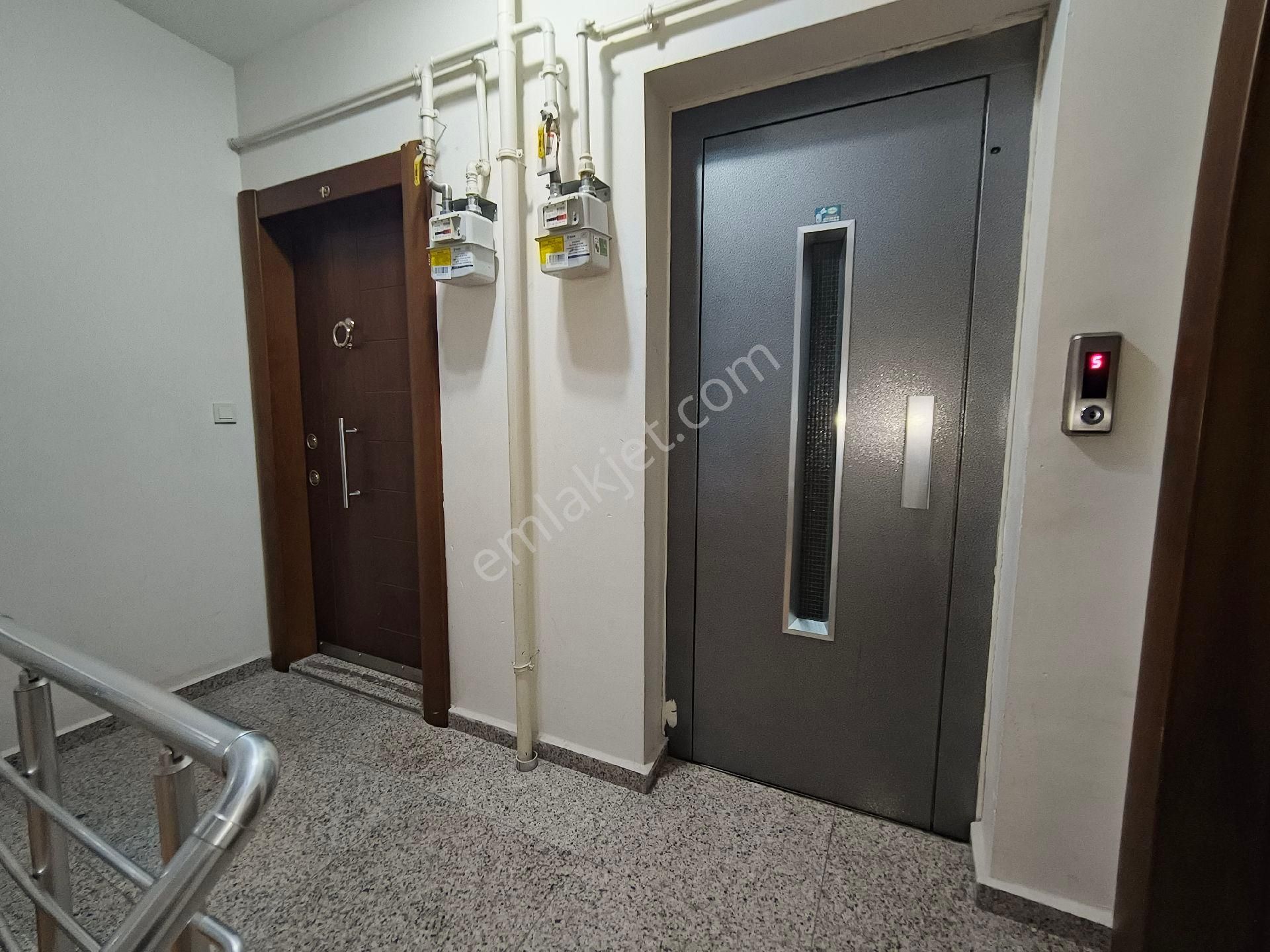 Güneyden Metroya Yakın 2+1.90m2 Oto Parklı Çift Balkonlu Daire - Görsel 10