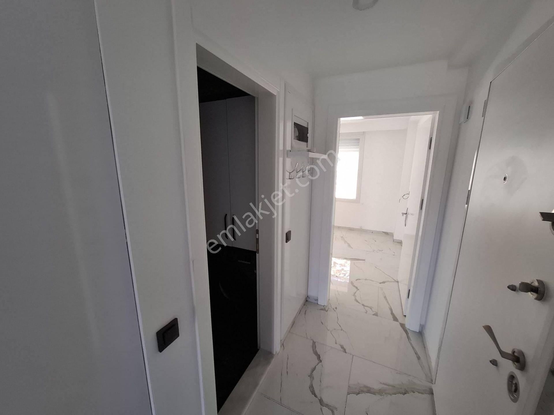 Akbük'te Havuzlu Sitede - Bahçeli 1+1 Satılık Daire