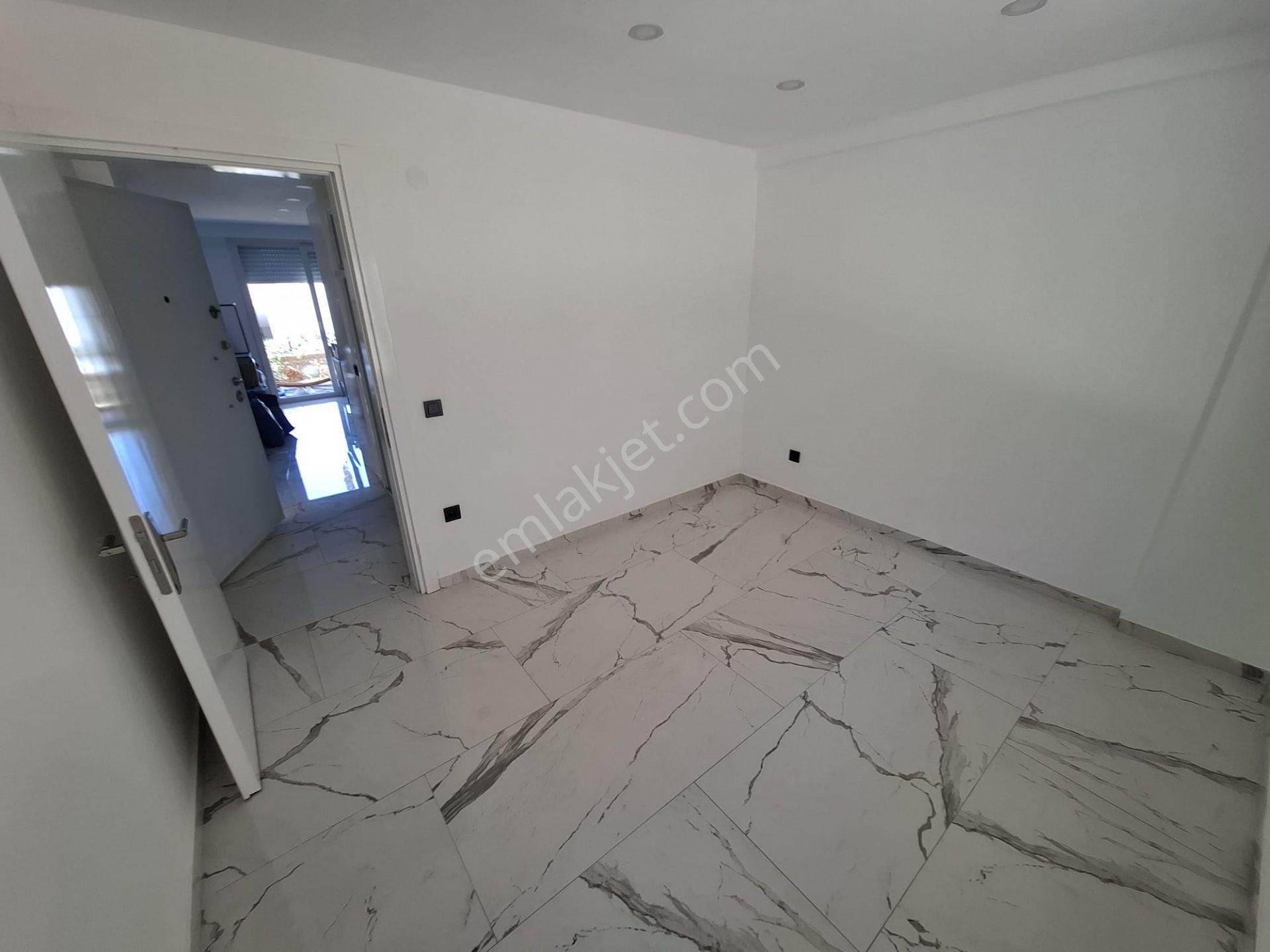 Akbük'te Havuzlu Sitede - Bahçeli 1+1 Satılık Daire - Görsel 2