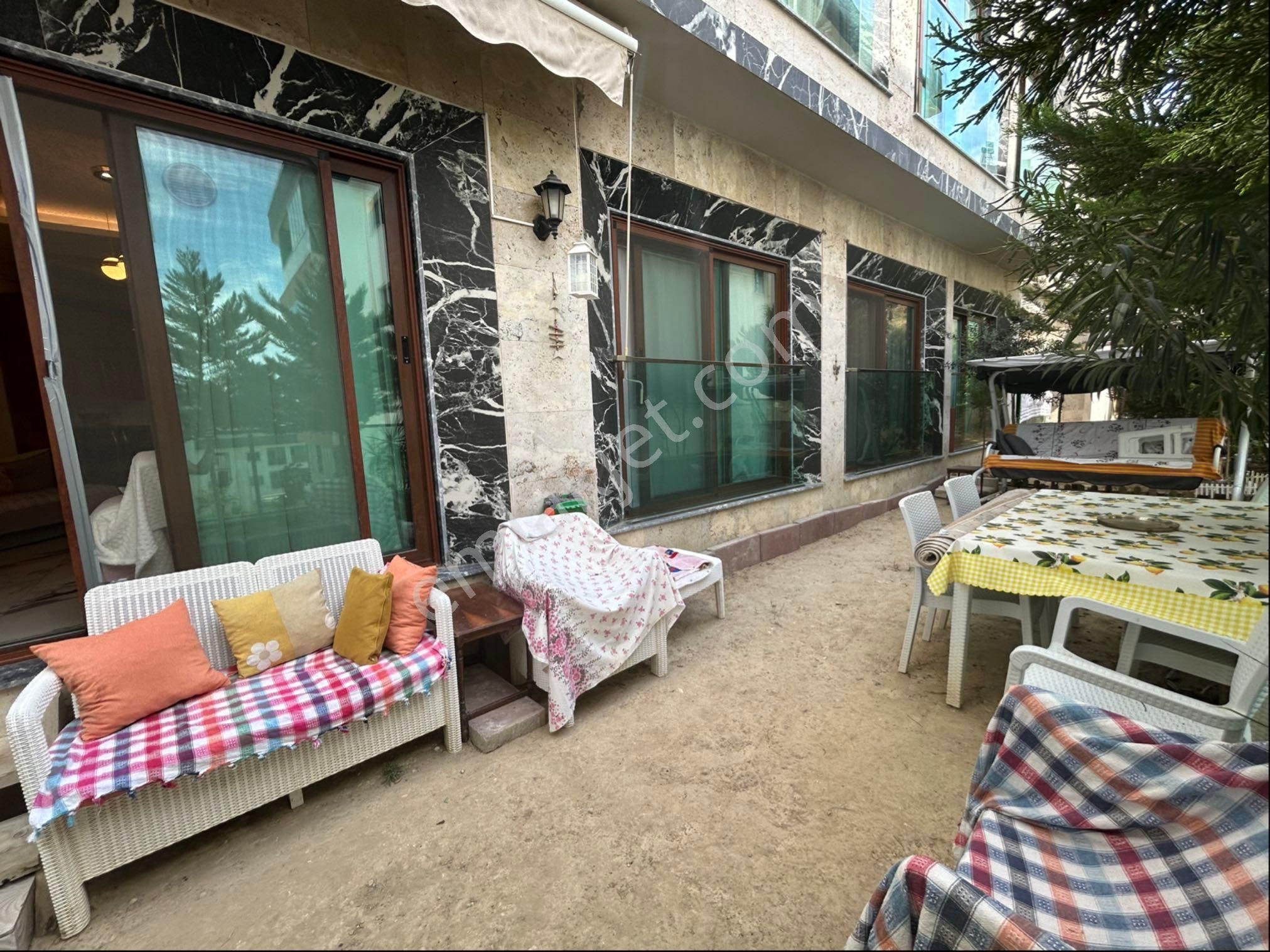 Kuşadası Merkezde Satılık Muhteşem Bahçeli Rezidans Daire - Görsel 15