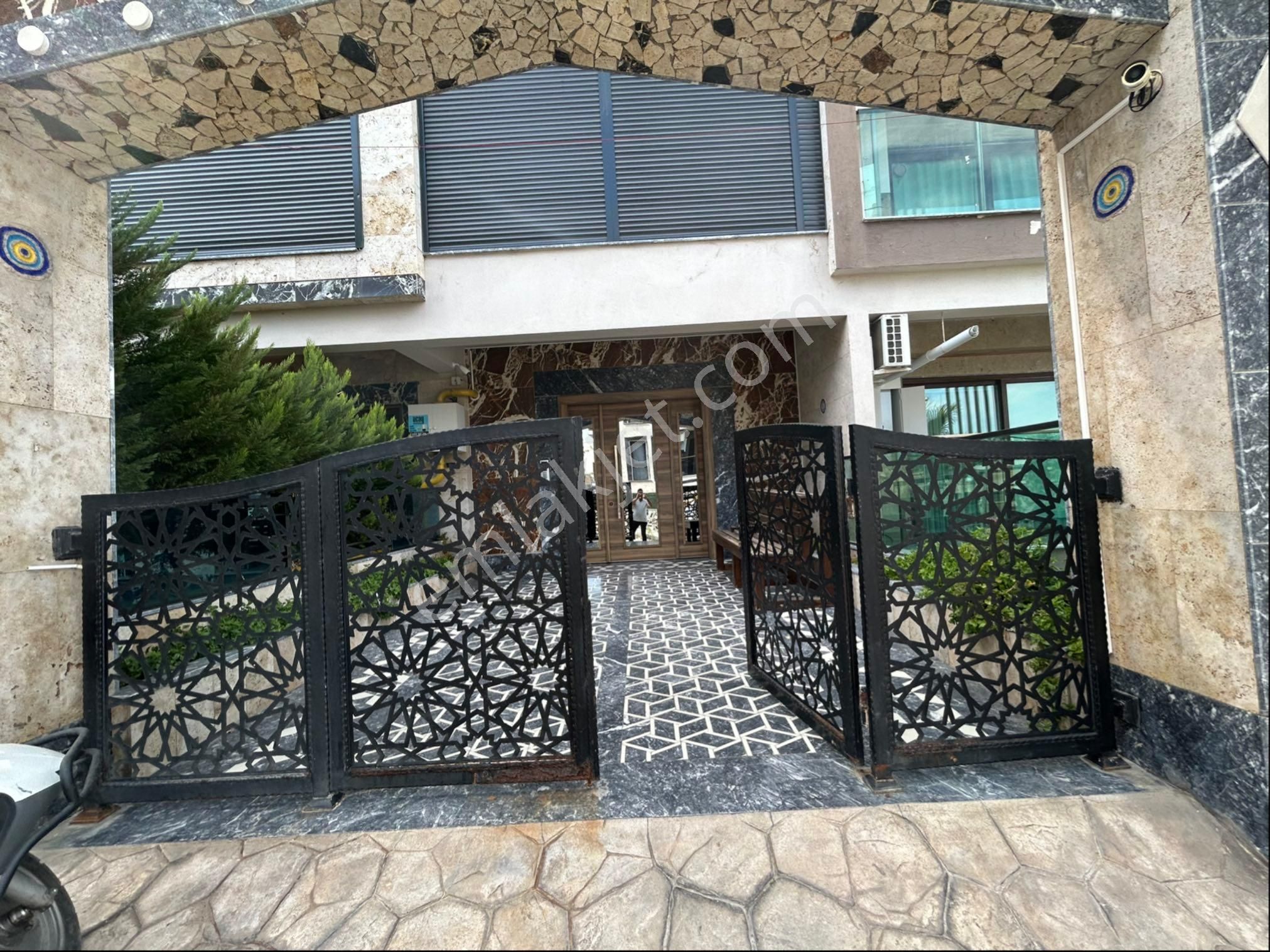 Kuşadası Merkezde Satılık Muhteşem Bahçeli Rezidans Daire - Görsel 24