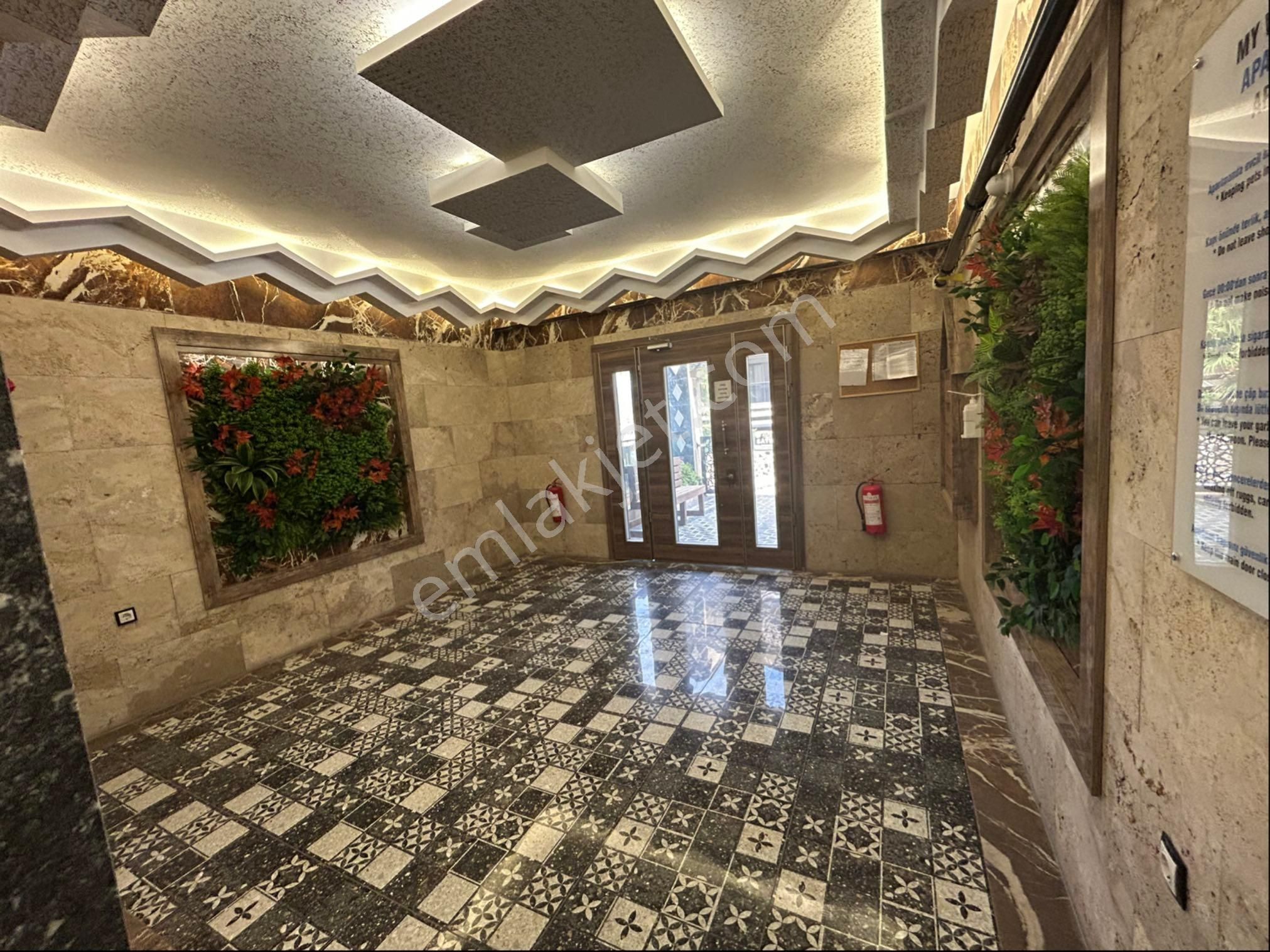 Kuşadası Merkezde Satılık Muhteşem Bahçeli Rezidans Daire - Görsel 10