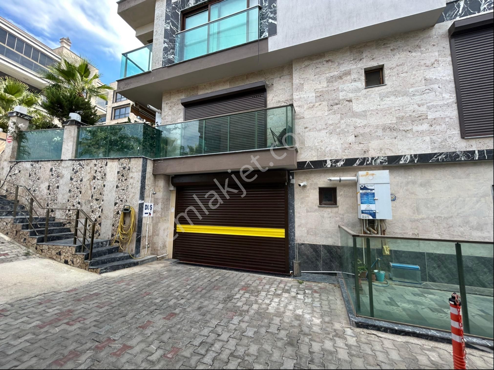 Kuşadası Merkezde Satılık Muhteşem Bahçeli Rezidans Daire - Görsel 5