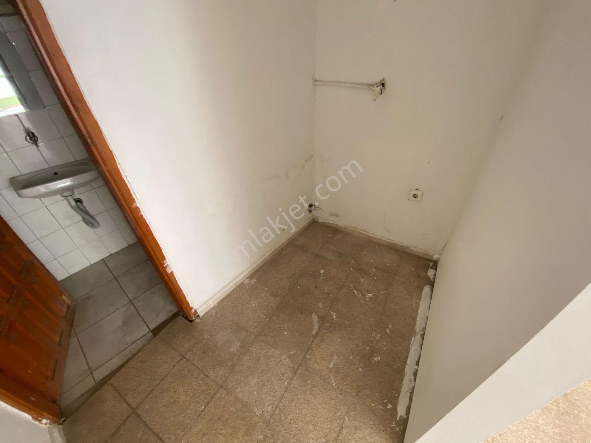 Ali Çetinkaya Caddesi Arkasında Kiralık Dükkan - Görsel 9
