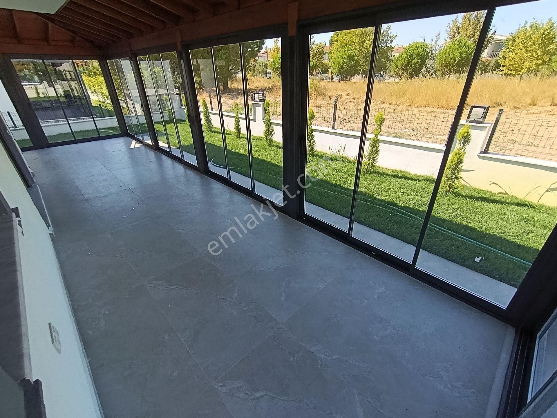 Taş Emlak'tan Geniş Bahçeli Sıfır Villa - Görsel 9