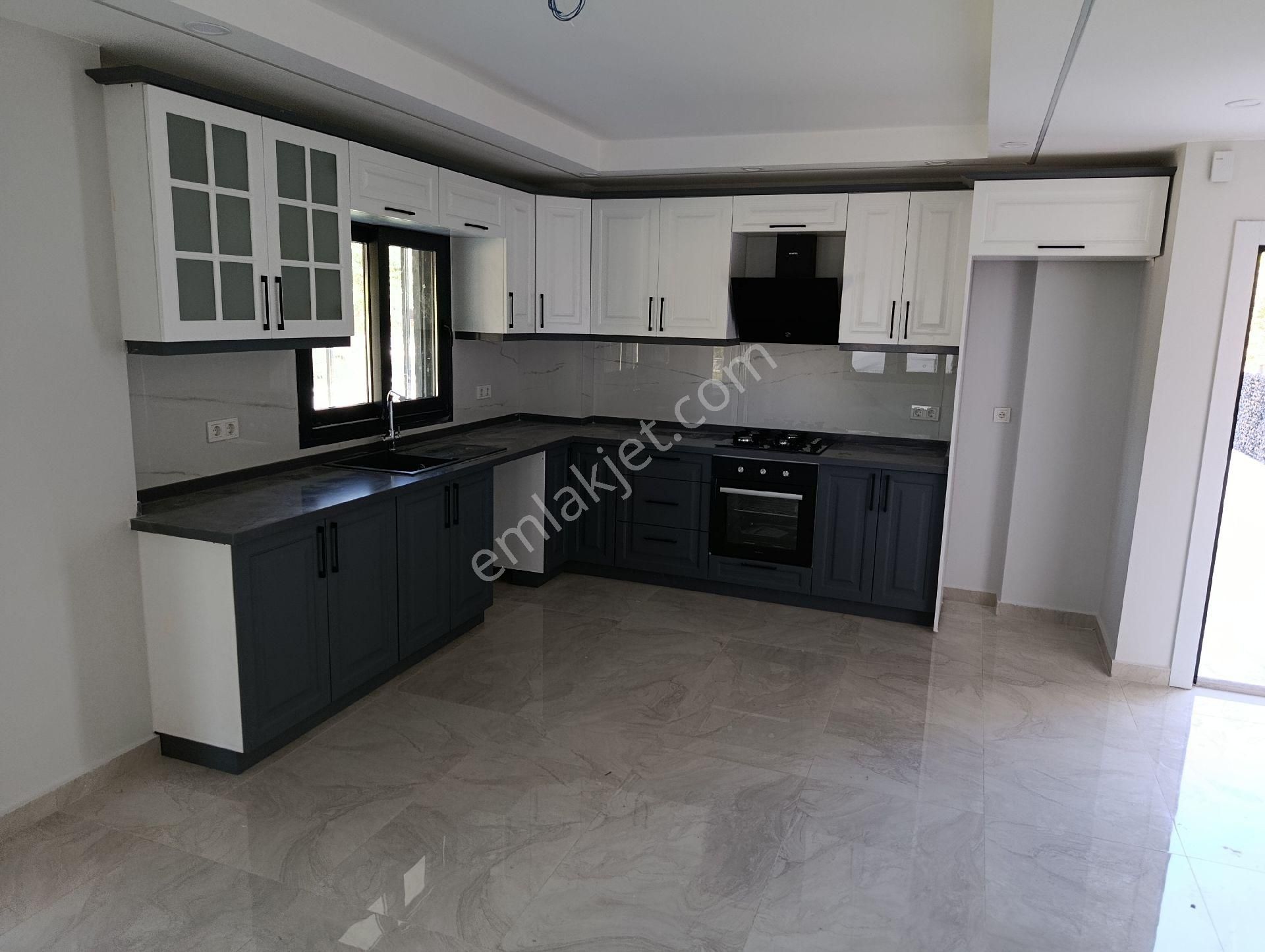 Taş Emlak'tan Geniş Bahçeli Sıfır Villa - Görsel 14