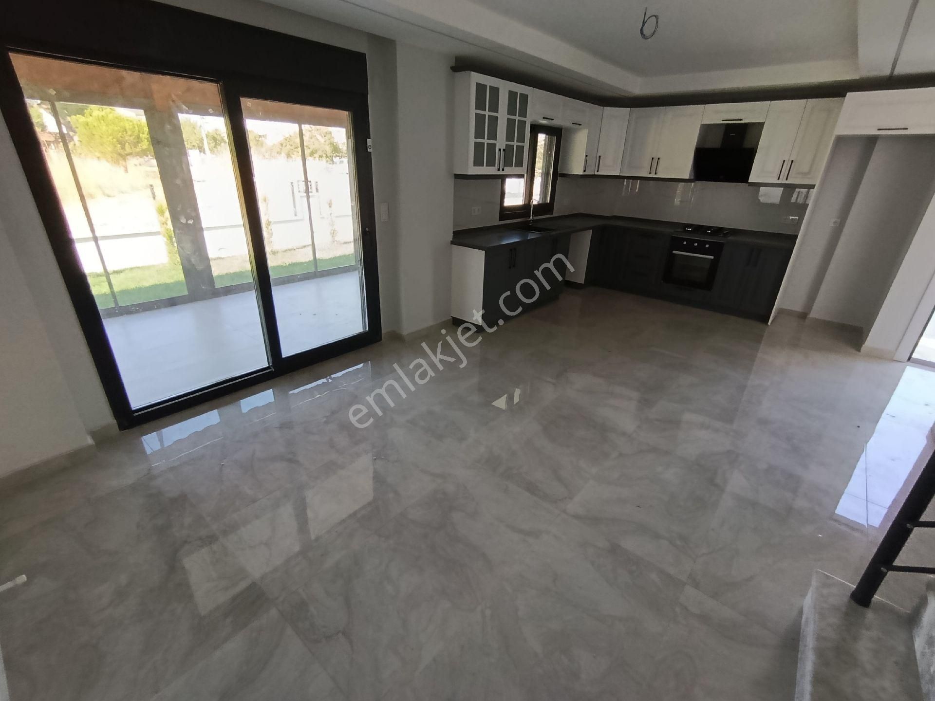 Taş Emlak'tan Geniş Bahçeli Sıfır Villa - Görsel 16