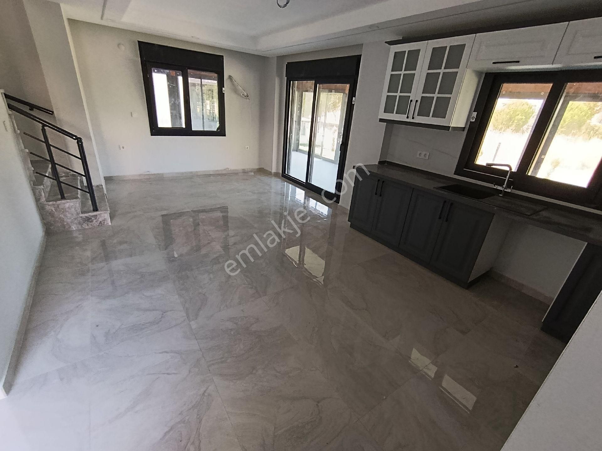 Taş Emlak'tan Geniş Bahçeli Sıfır Villa - Görsel 15