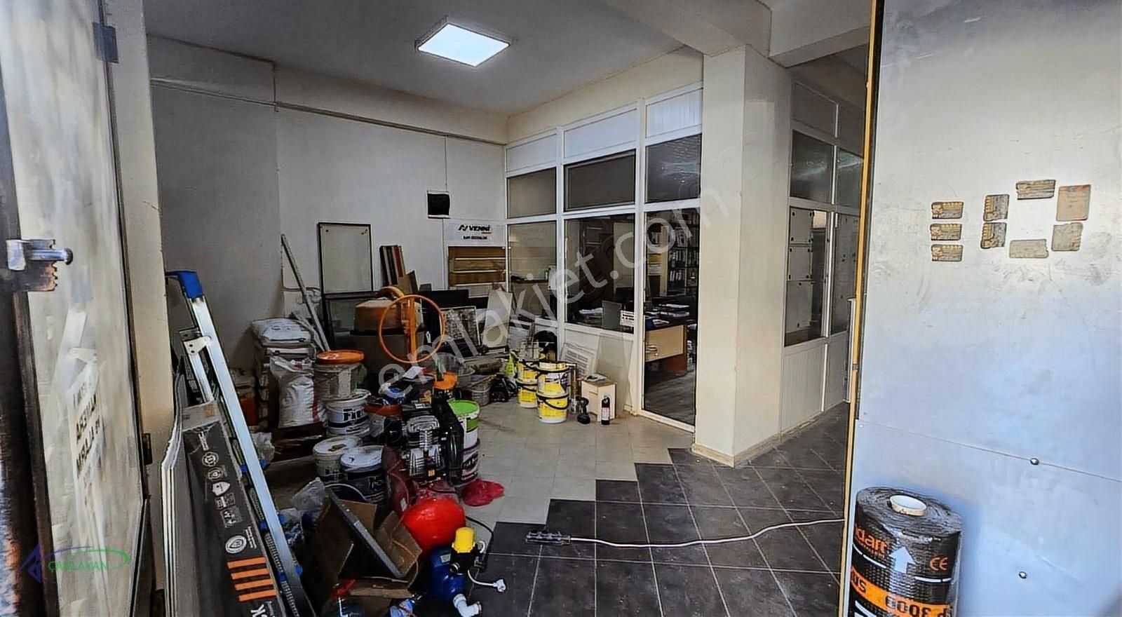 Çiğli'de Anadolu Caddesi'ne Yakın Satılık Dükkan