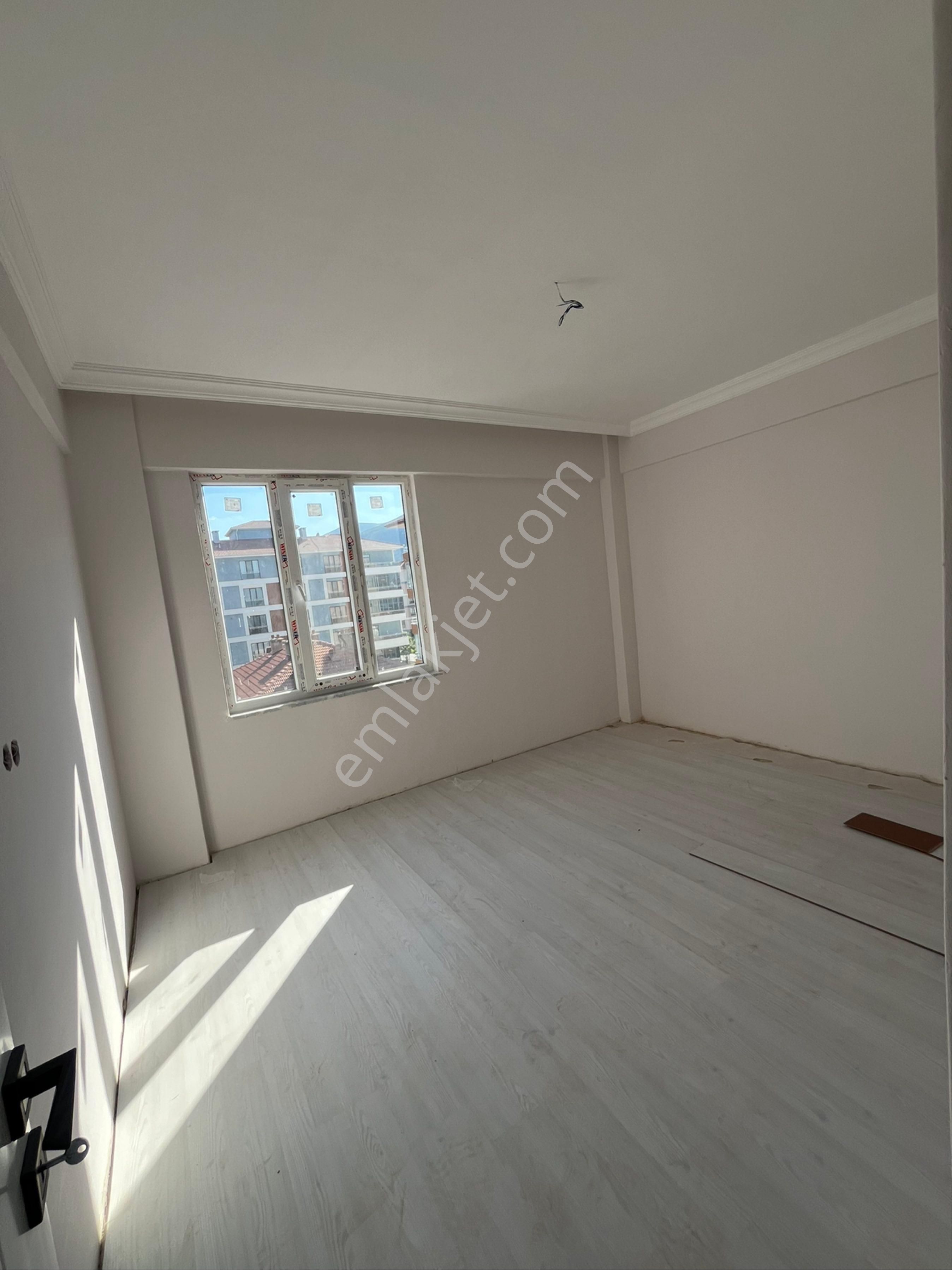 Murat Emlaktan Satılk 3+1 Sıfır Garjlı Daire - Görsel 9