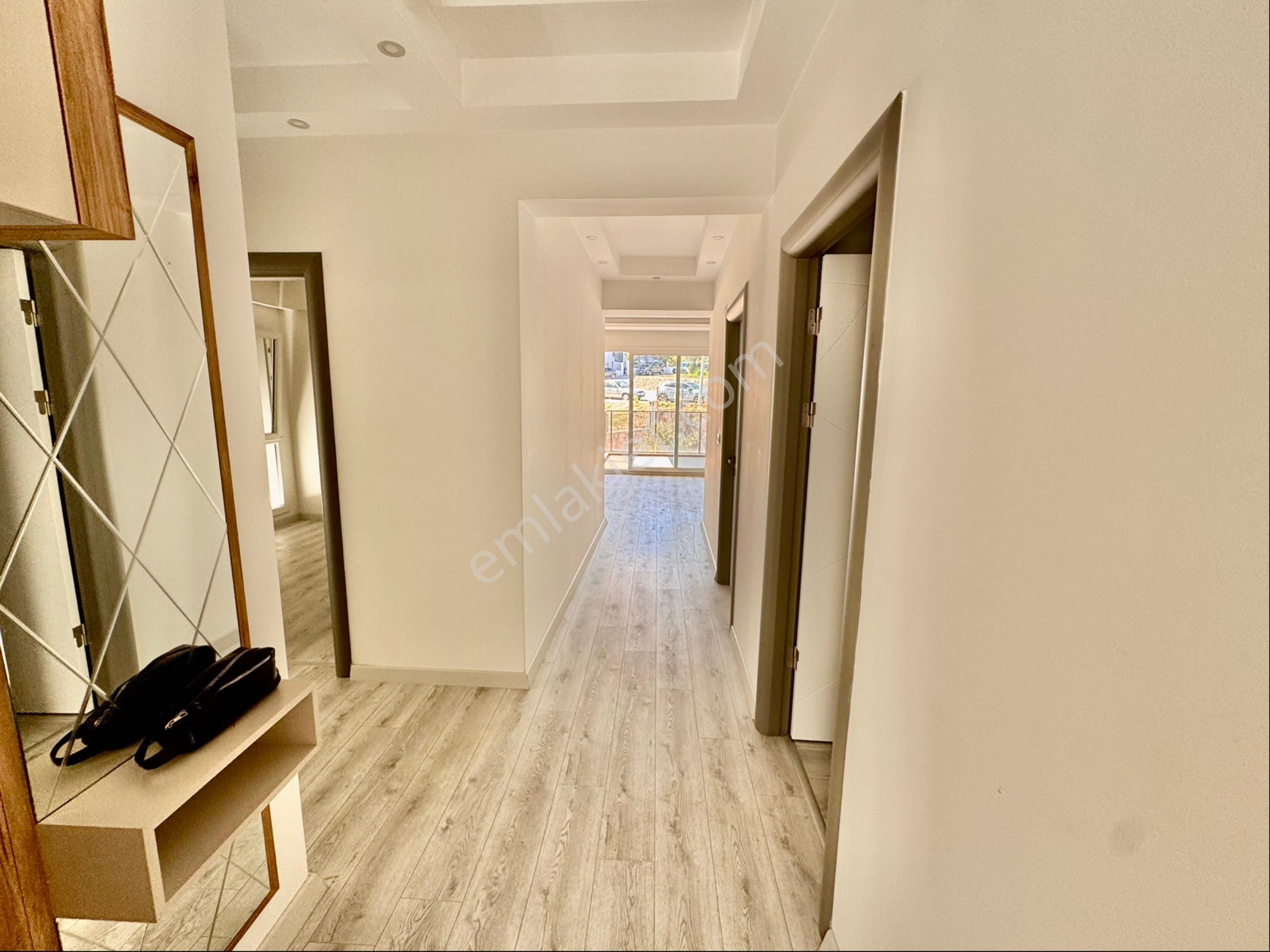 Kuşadası Değirmendere Mah. De Ara Kat Geniş Satılık 3+1 Daire - Görsel 17