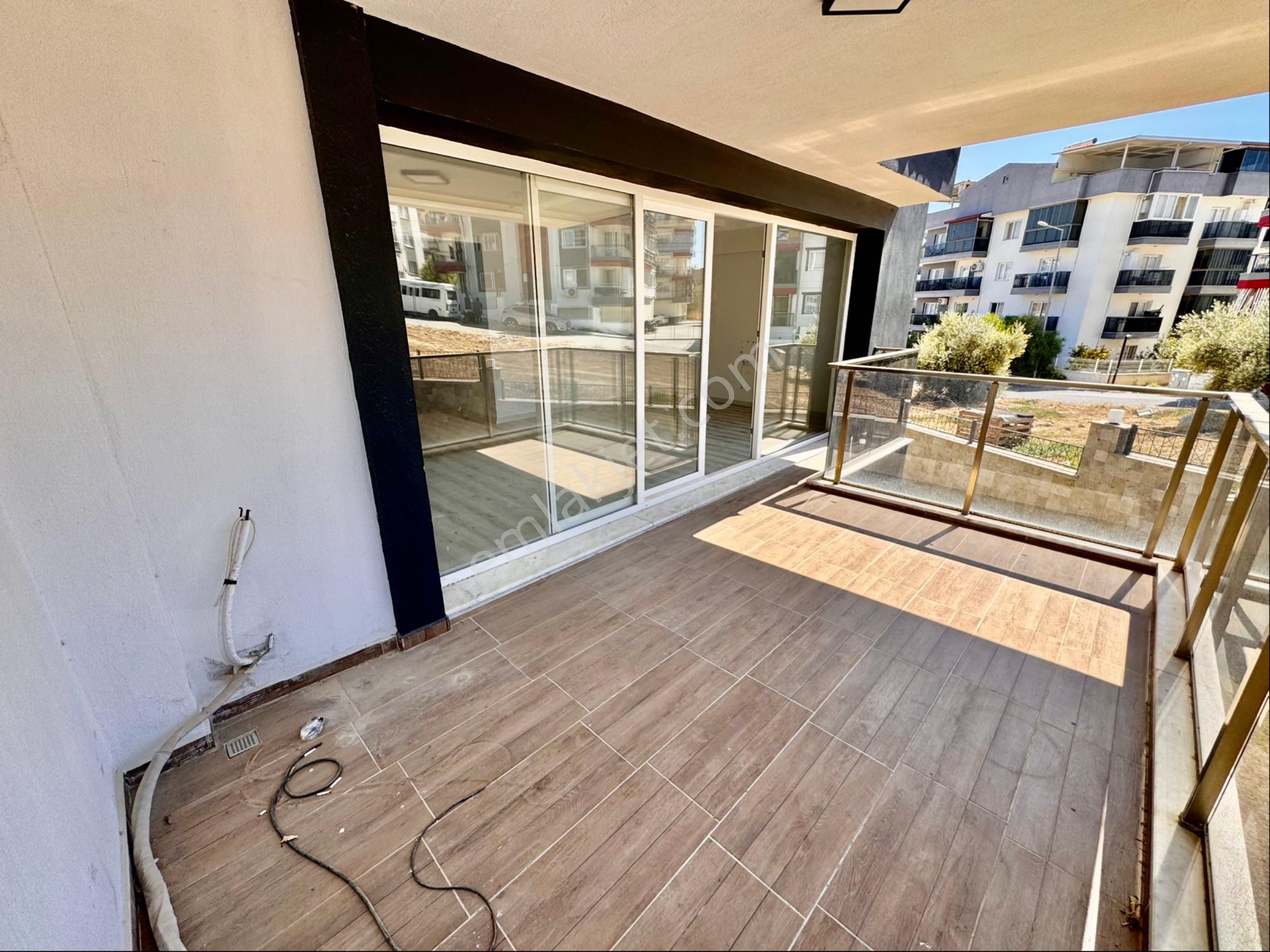 Kuşadası Değirmendere Mah. De Ara Kat Geniş Satılık 3+1 Daire - Görsel 9