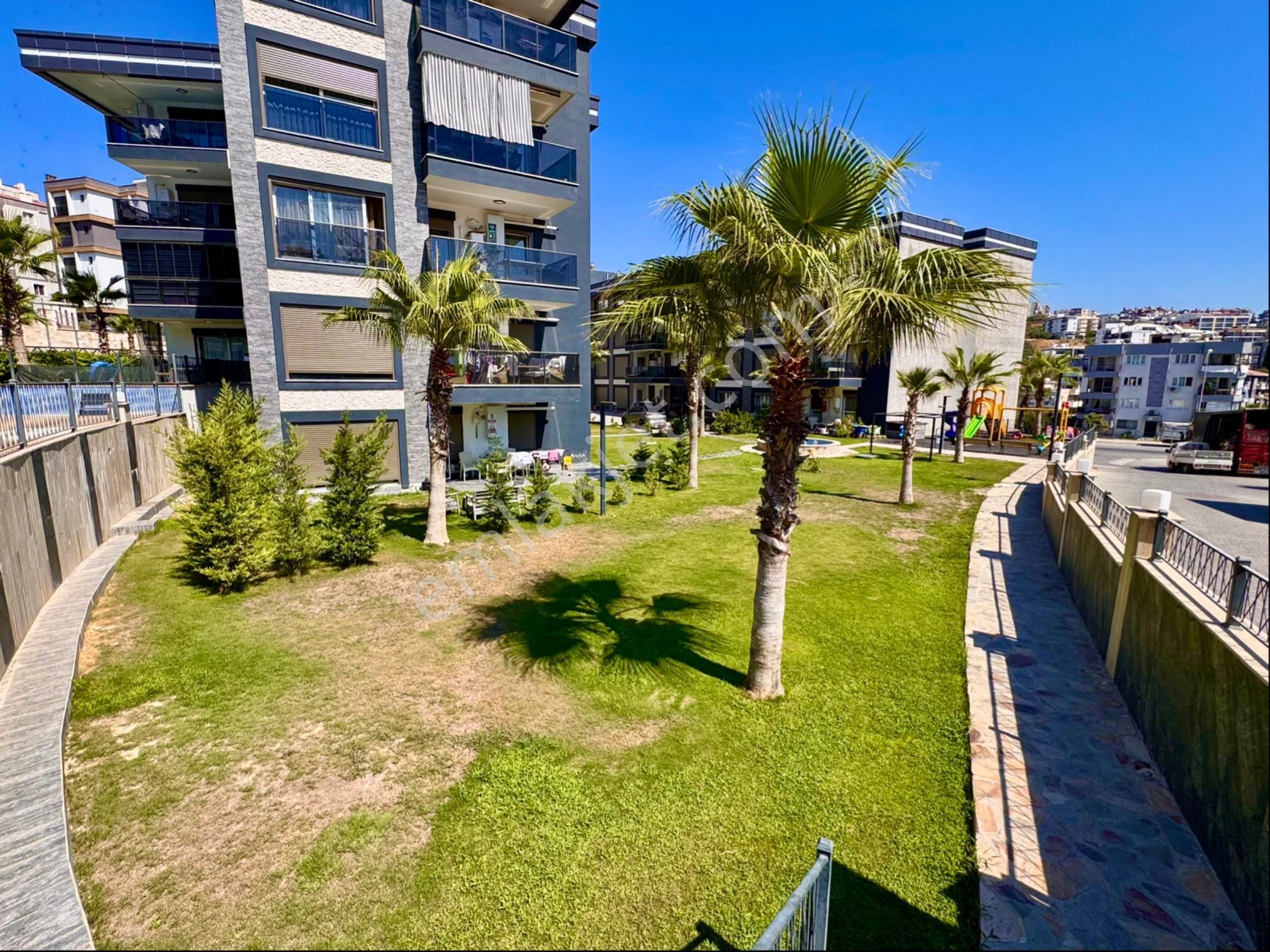 Kuşadası Değirmendere Mah. De Ara Kat Geniş Satılık 3+1 Daire - Görsel 2