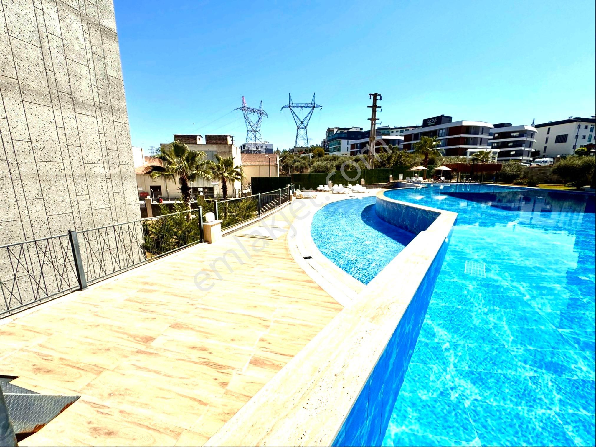 Kuşadası Değirmendere Mah. De Ara Kat Geniş Satılık 3+1 Daire - Görsel 25