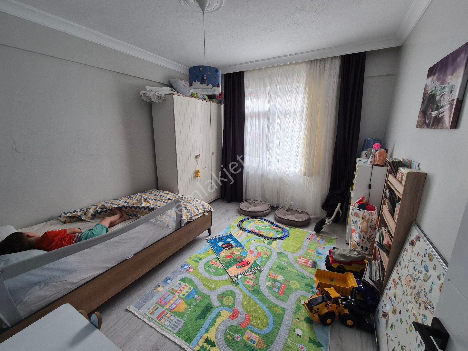 Site İçinde 3+1 Ebeveyn Banyolu Geniş Yapılı Daire - Görsel 11