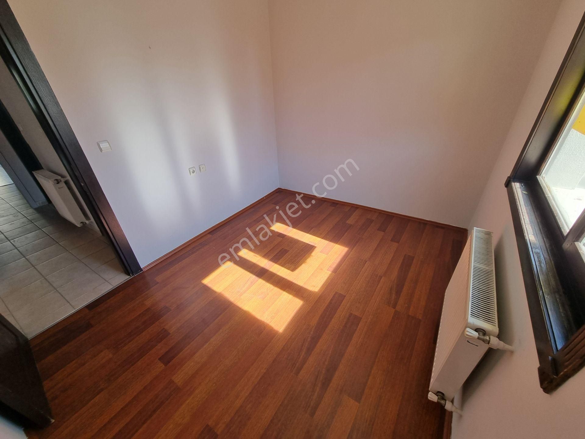 Kardeşler'de 3+1 Katta Ön Cephe Asansörlü 2.balkonlu Yapılı - Görsel 23