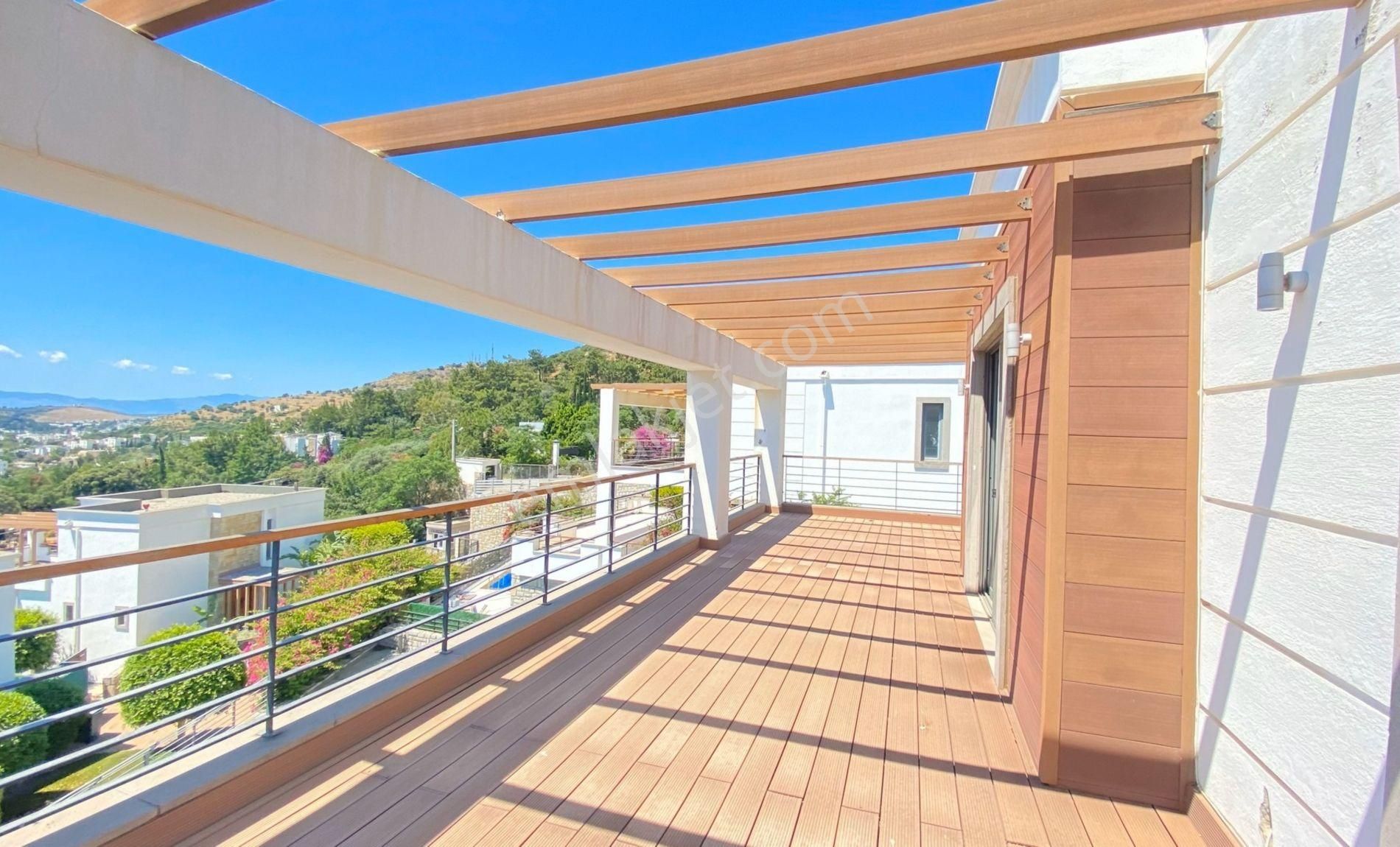 Bodrum Merkezde Müstakil Satılık Tripleks Havuzlu Villa - Görsel 24