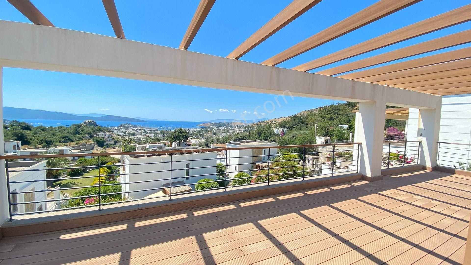 Bodrum Merkezde Müstakil Satılık Tripleks Havuzlu Villa - Görsel 4