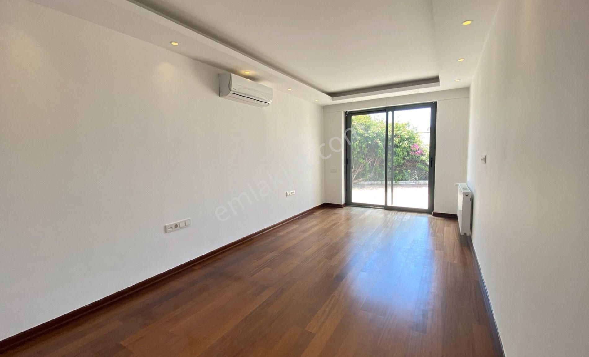 Bodrum Merkezde Müstakil Satılık Tripleks Havuzlu Villa - Görsel 28