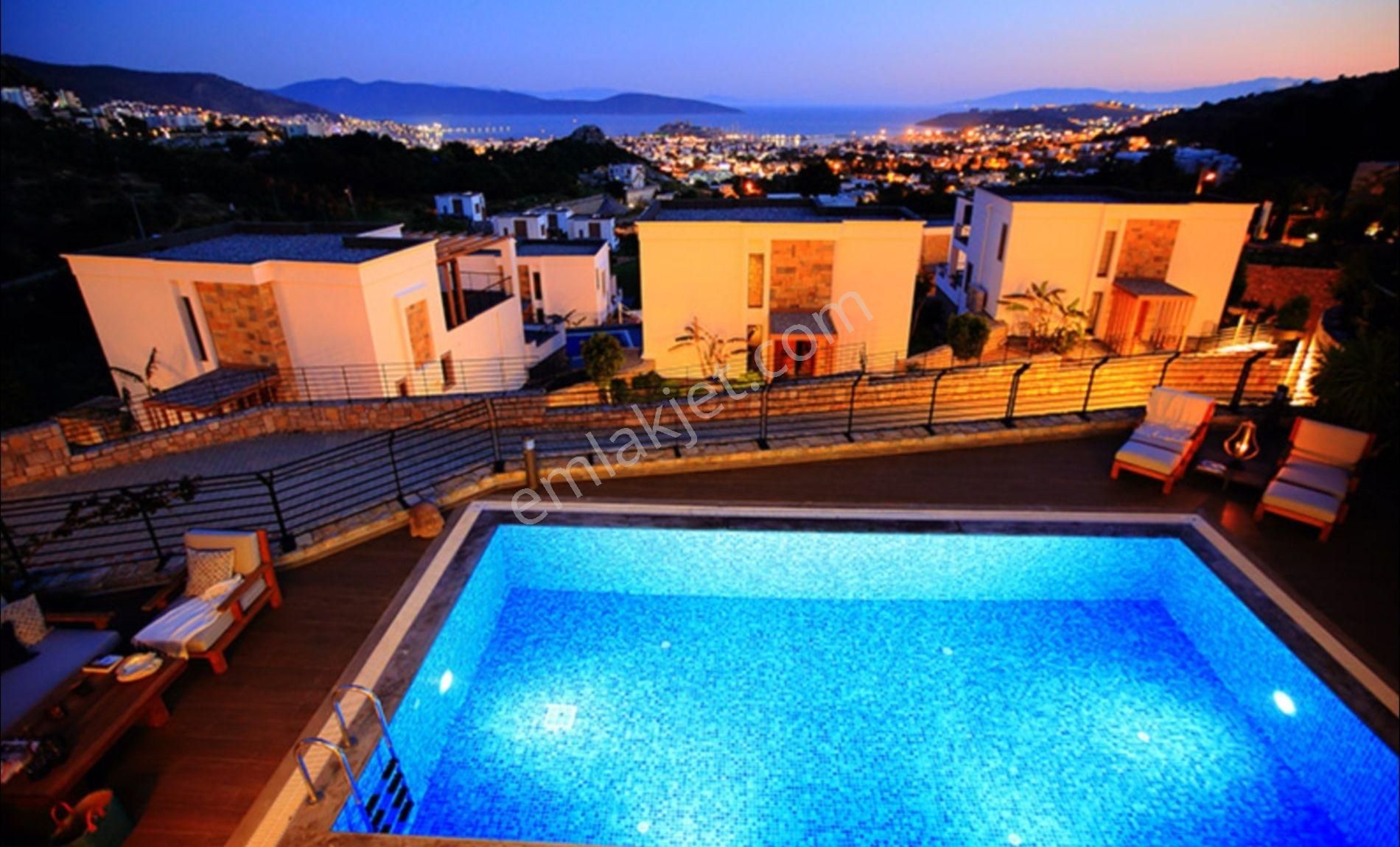 Bodrum Merkezde Müstakil Satılık Tripleks Havuzlu Villa - Görsel 31