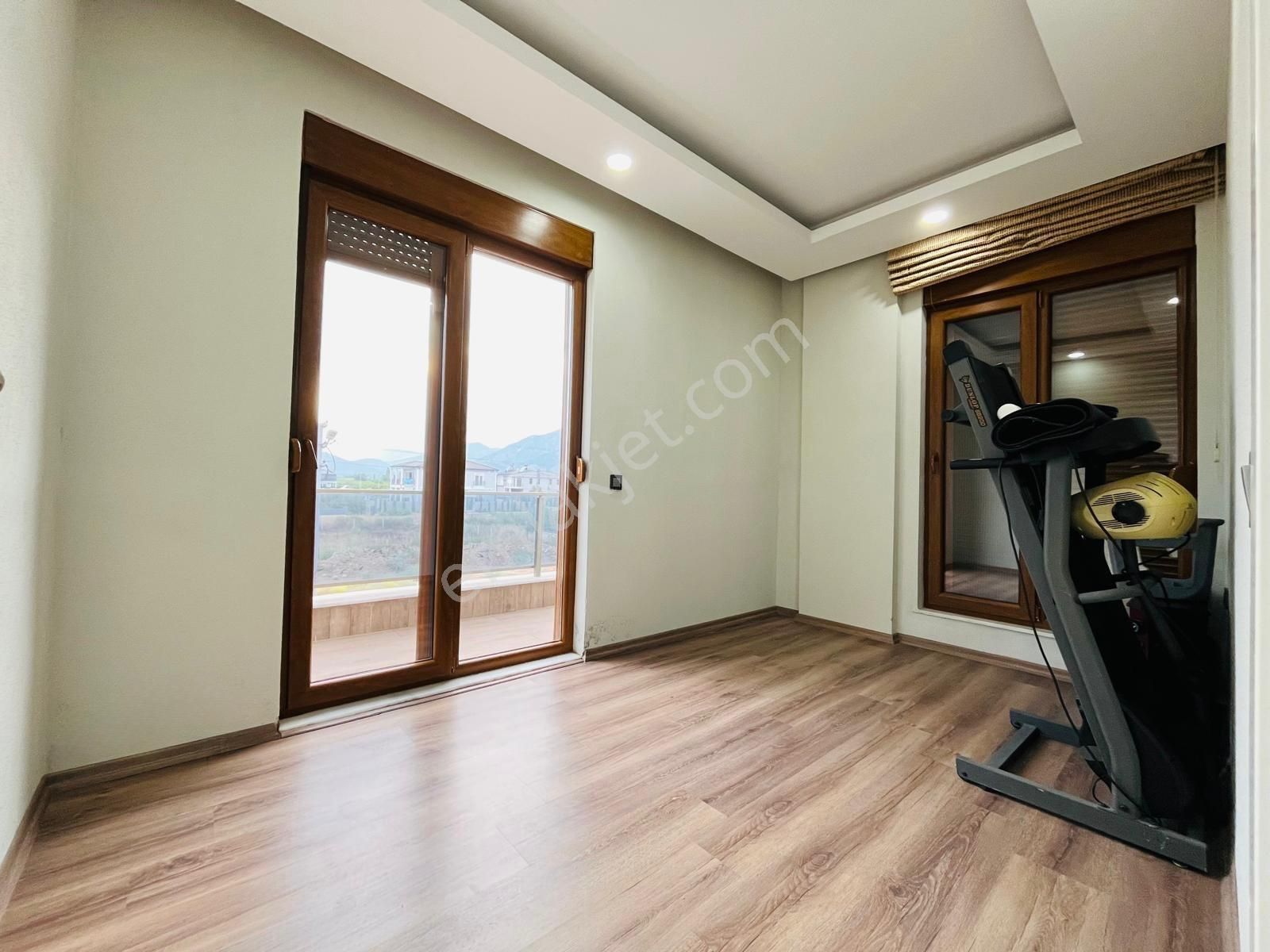 4+1 Yeniköyde 360 M2 Arsaya Sahip Müstakil Kelepir Villa - Görsel 24