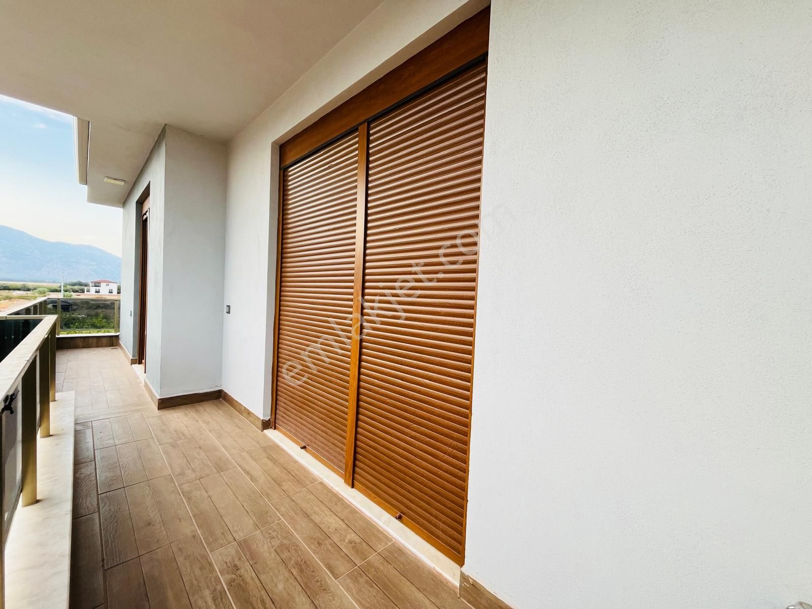 4+1 Yeniköyde 360 M2 Arsaya Sahip Müstakil Kelepir Villa - Görsel 23