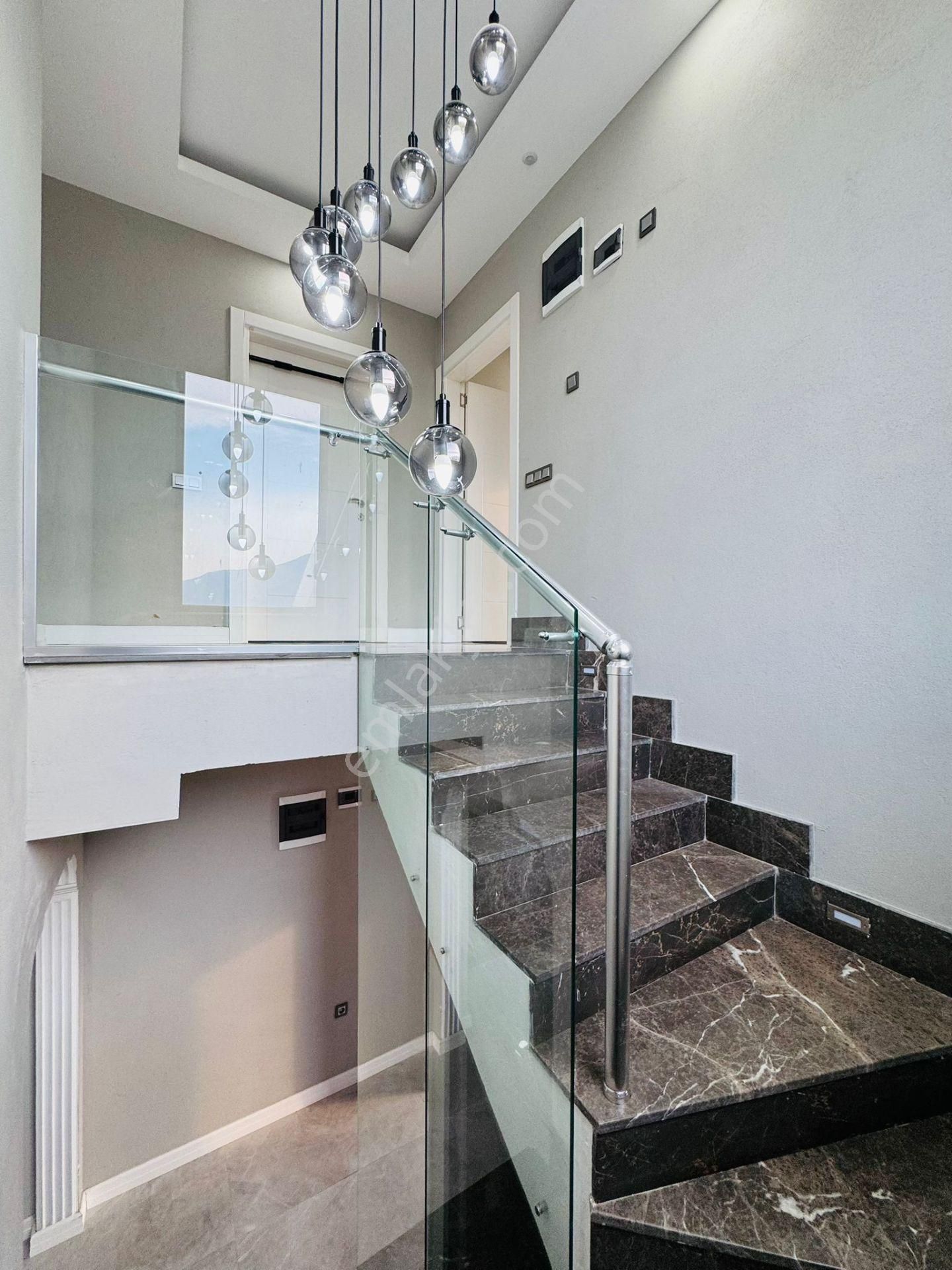 4+1 Yeniköyde 360 M2 Arsaya Sahip Müstakil Kelepir Villa - Görsel 12