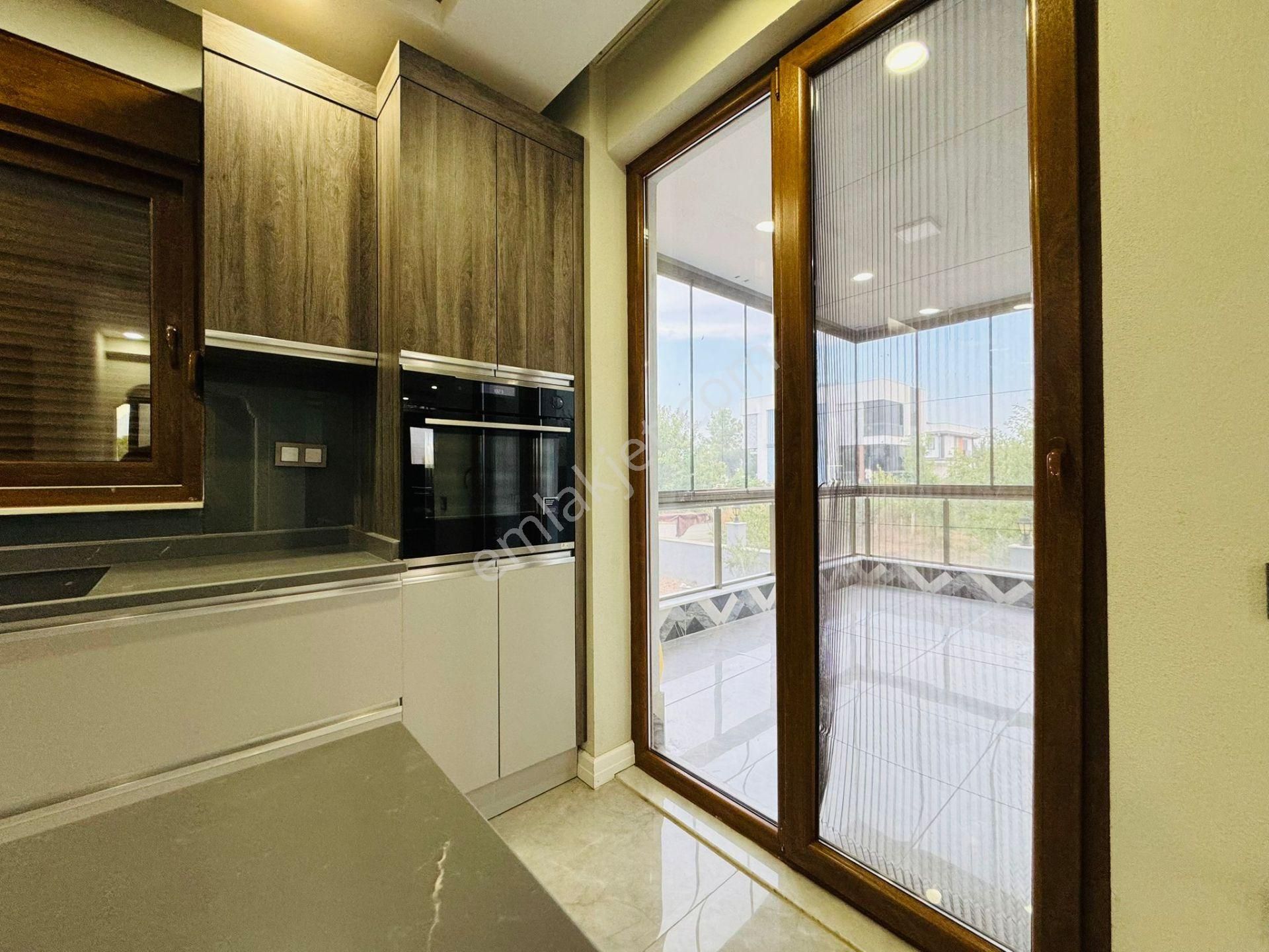 4+1 Yeniköyde 360 M2 Arsaya Sahip Müstakil Kelepir Villa - Görsel 28