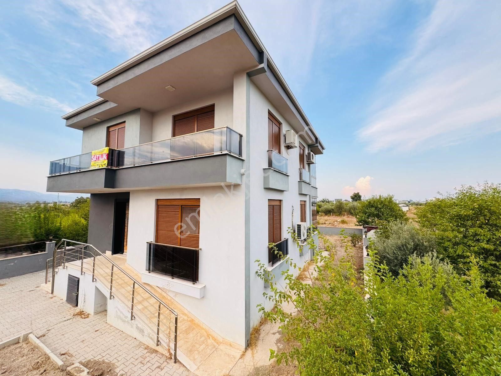 4+1 Yeniköyde 360 M2 Arsaya Sahip Müstakil Kelepir Villa - Görsel 2