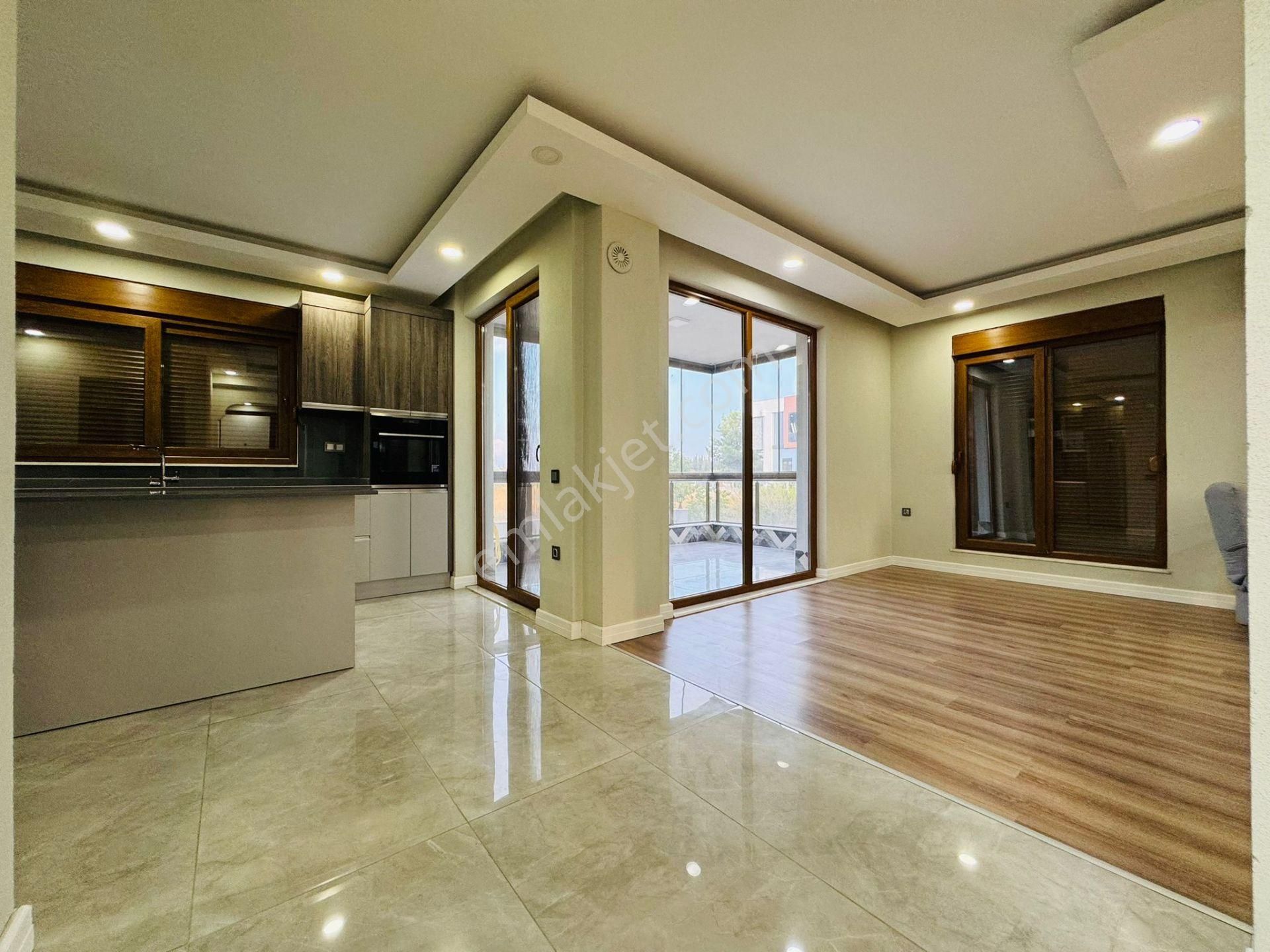 4+1 Yeniköyde 360 M2 Arsaya Sahip Müstakil Kelepir Villa - Görsel 4