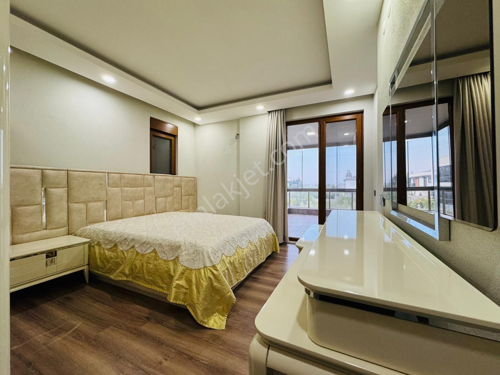 4+1 Yeniköyde 360 M2 Arsaya Sahip Müstakil Kelepir Villa - Görsel 15