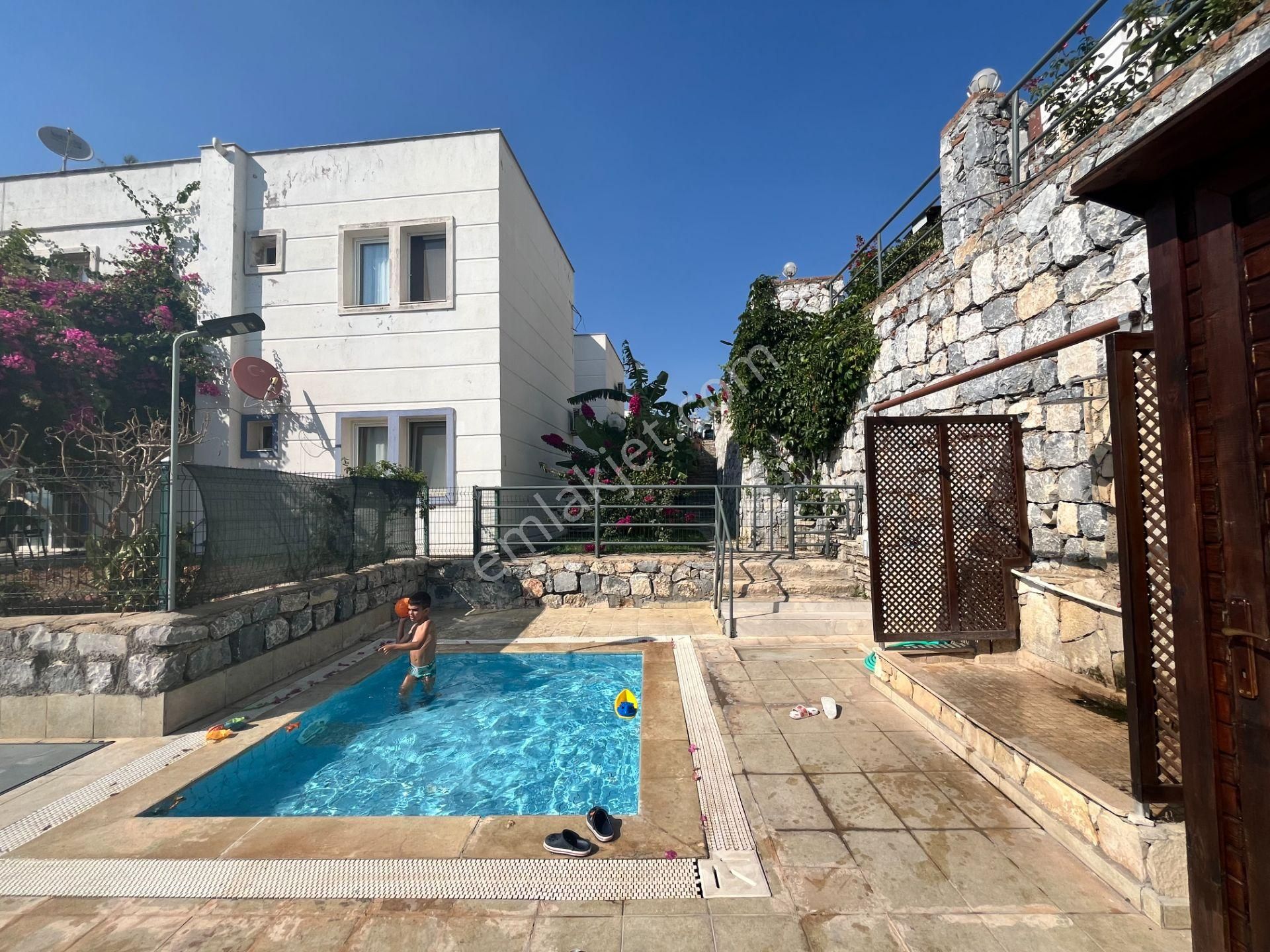 Muğla/milas/güllük'te Site İçerisinde 2+1 Deniz Manzaralı Bahçeli Kiralık Eşyasız Daire !! - Görsel 24