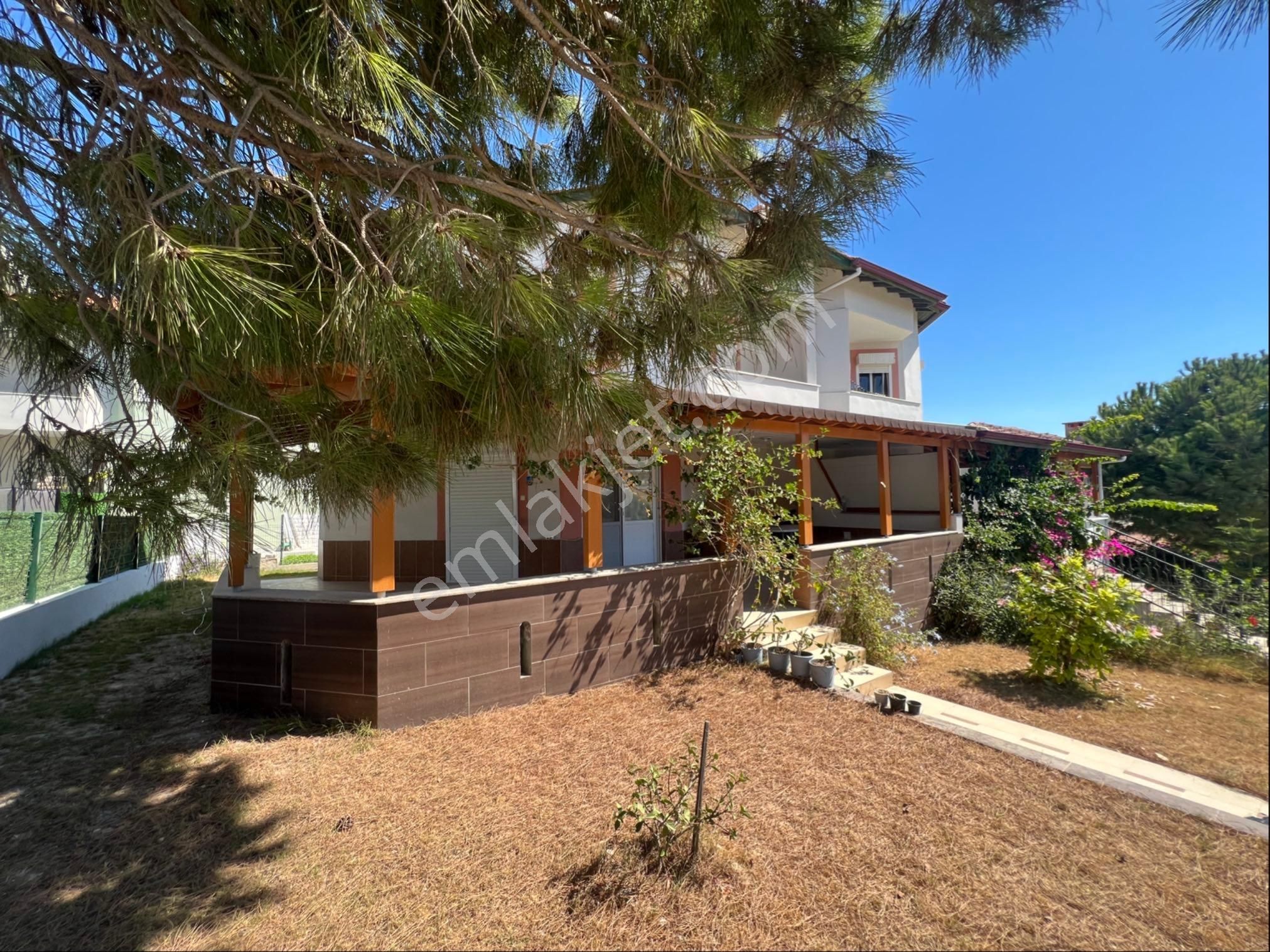 Çeşme Cumhuriyet Mahallesi Satılık Villa 3+1 Geniş Bahçeli - Görsel 8