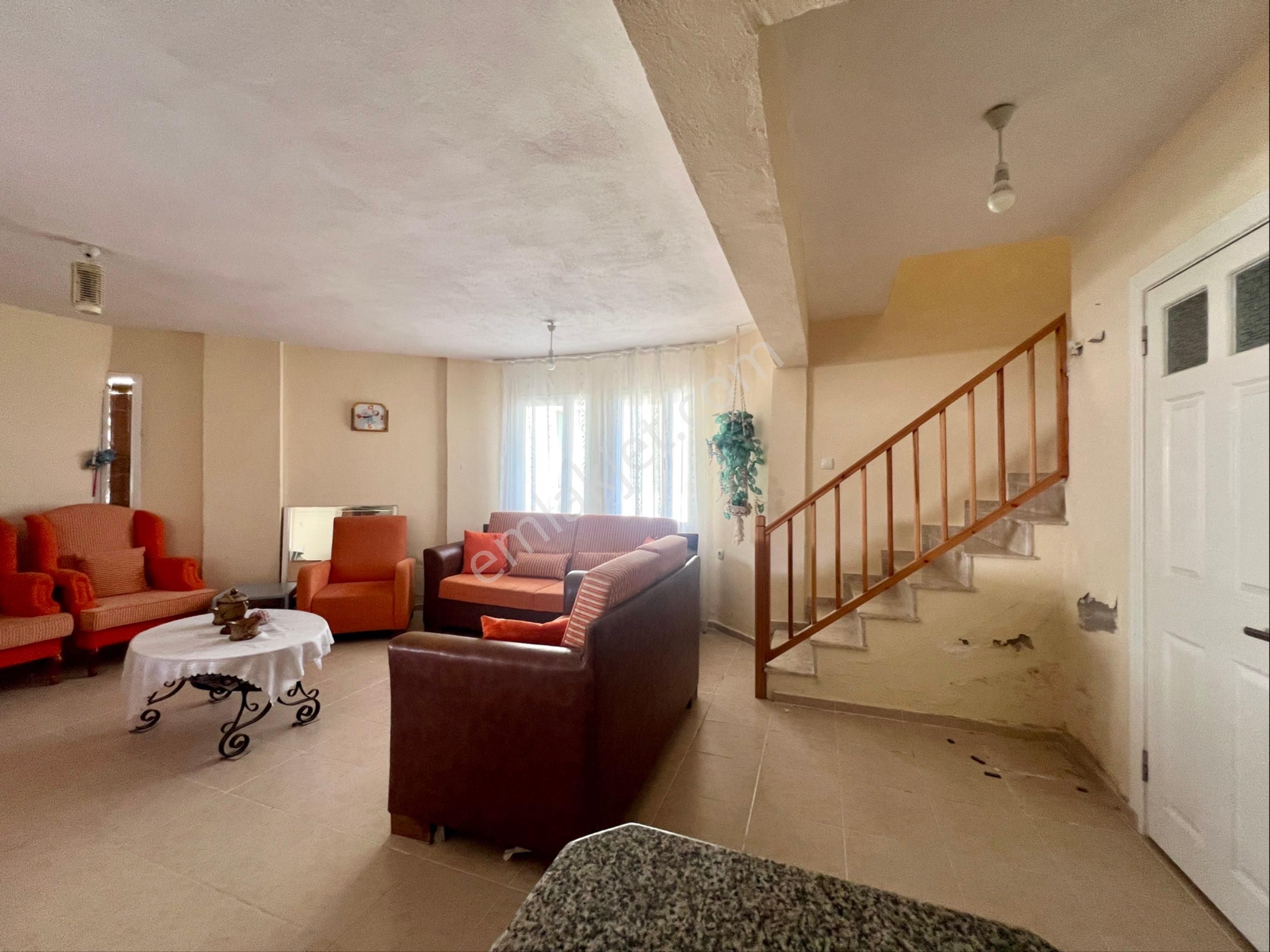 Çeşme Cumhuriyet Mahallesi Satılık Villa 3+1 Geniş Bahçeli - Görsel 19