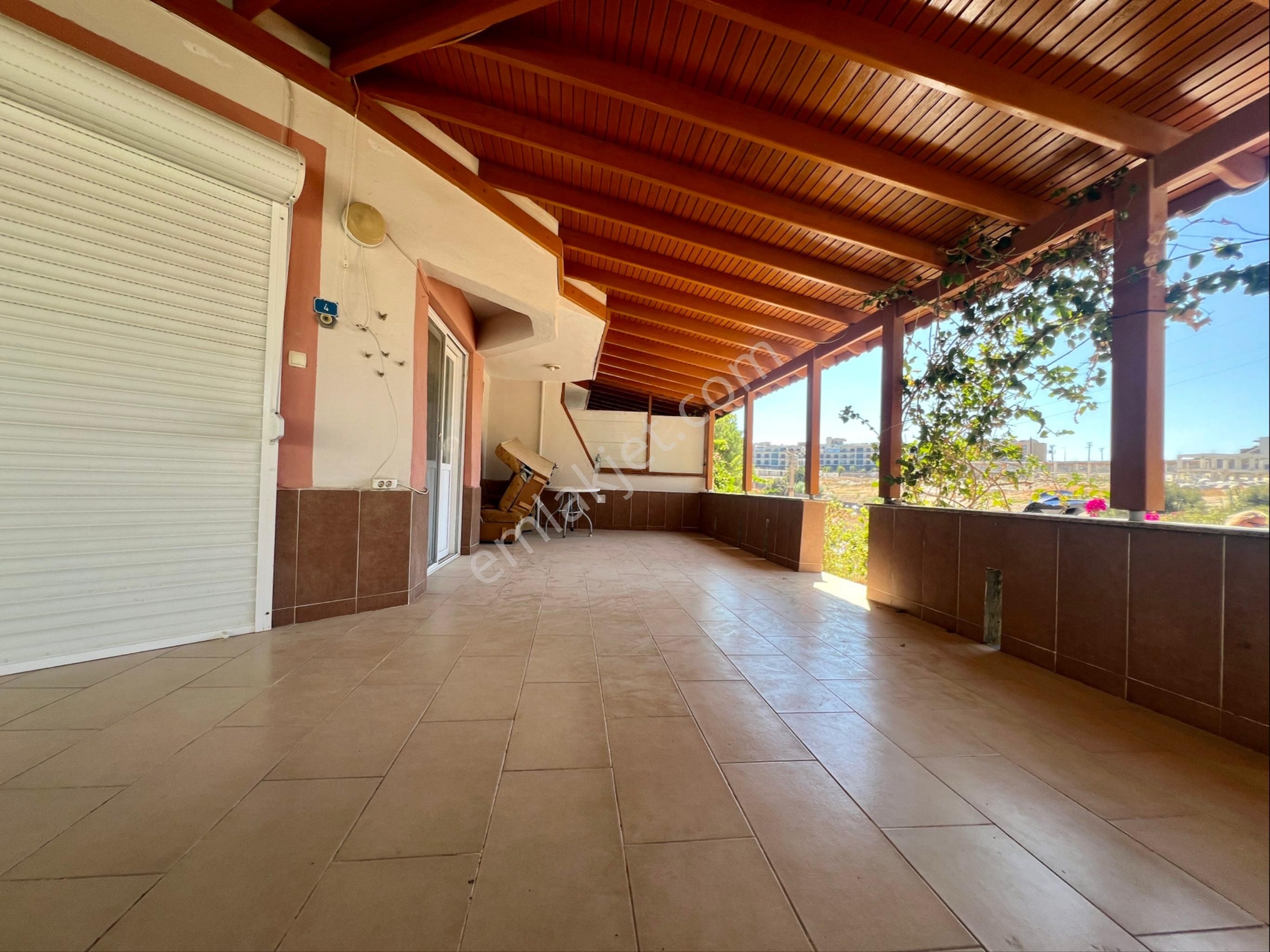 Çeşme Cumhuriyet Mahallesi Satılık Villa 3+1 Geniş Bahçeli - Görsel 12