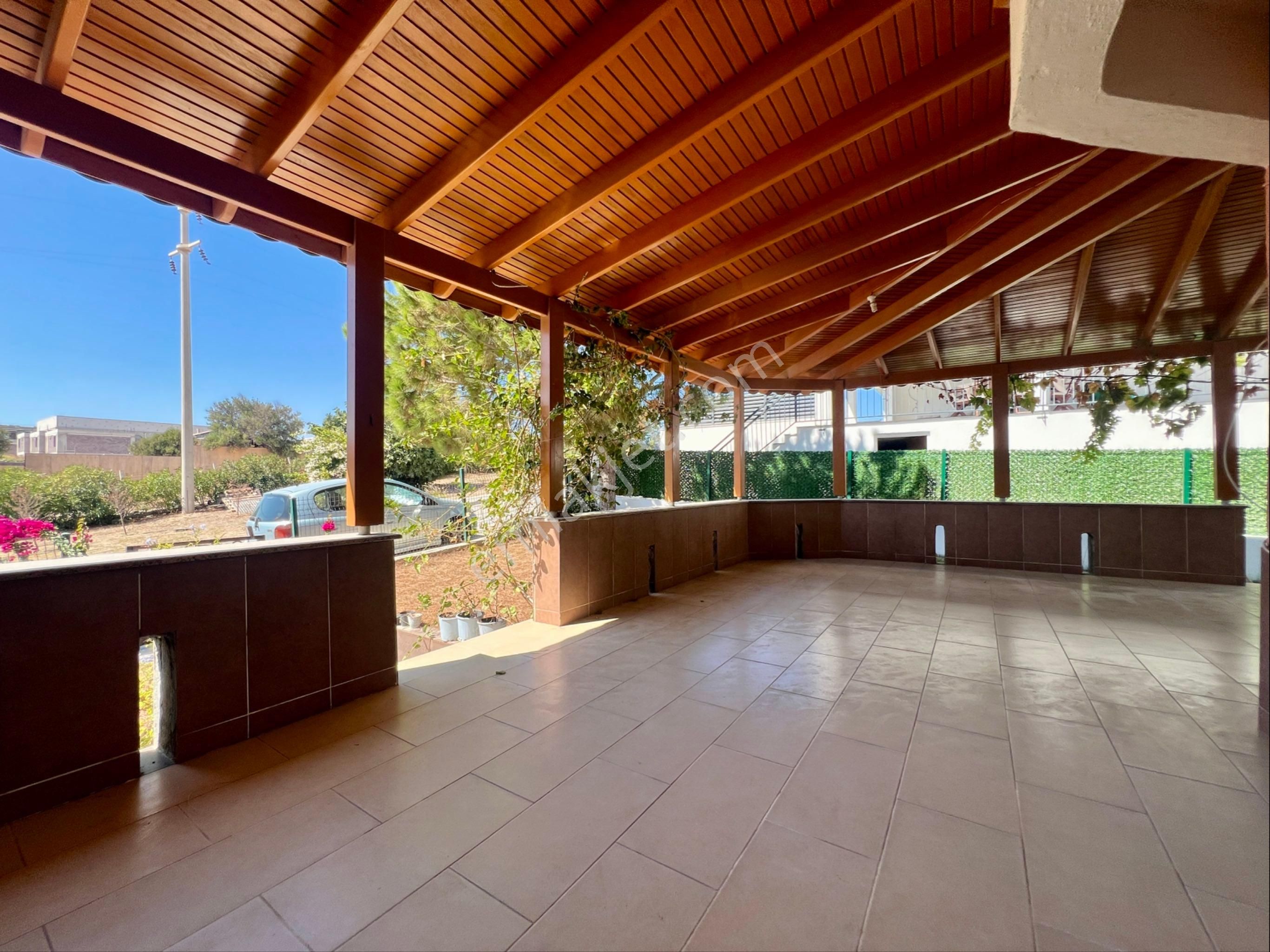 Çeşme Cumhuriyet Mahallesi Satılık Villa 3+1 Geniş Bahçeli - Görsel 14